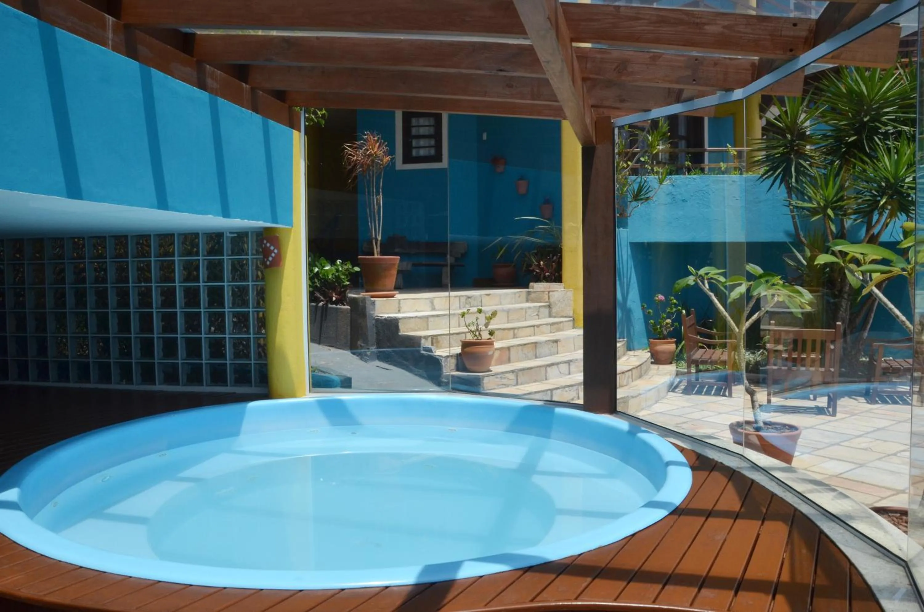 Hot Tub in Residencial Vila do Sol, Apartamentos com pé na areia