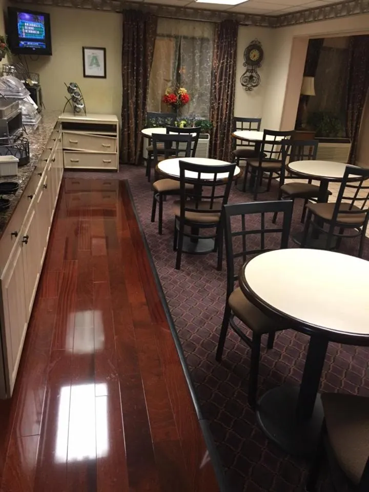 Restaurant/places to eat in Baymont by Wyndham Paducah