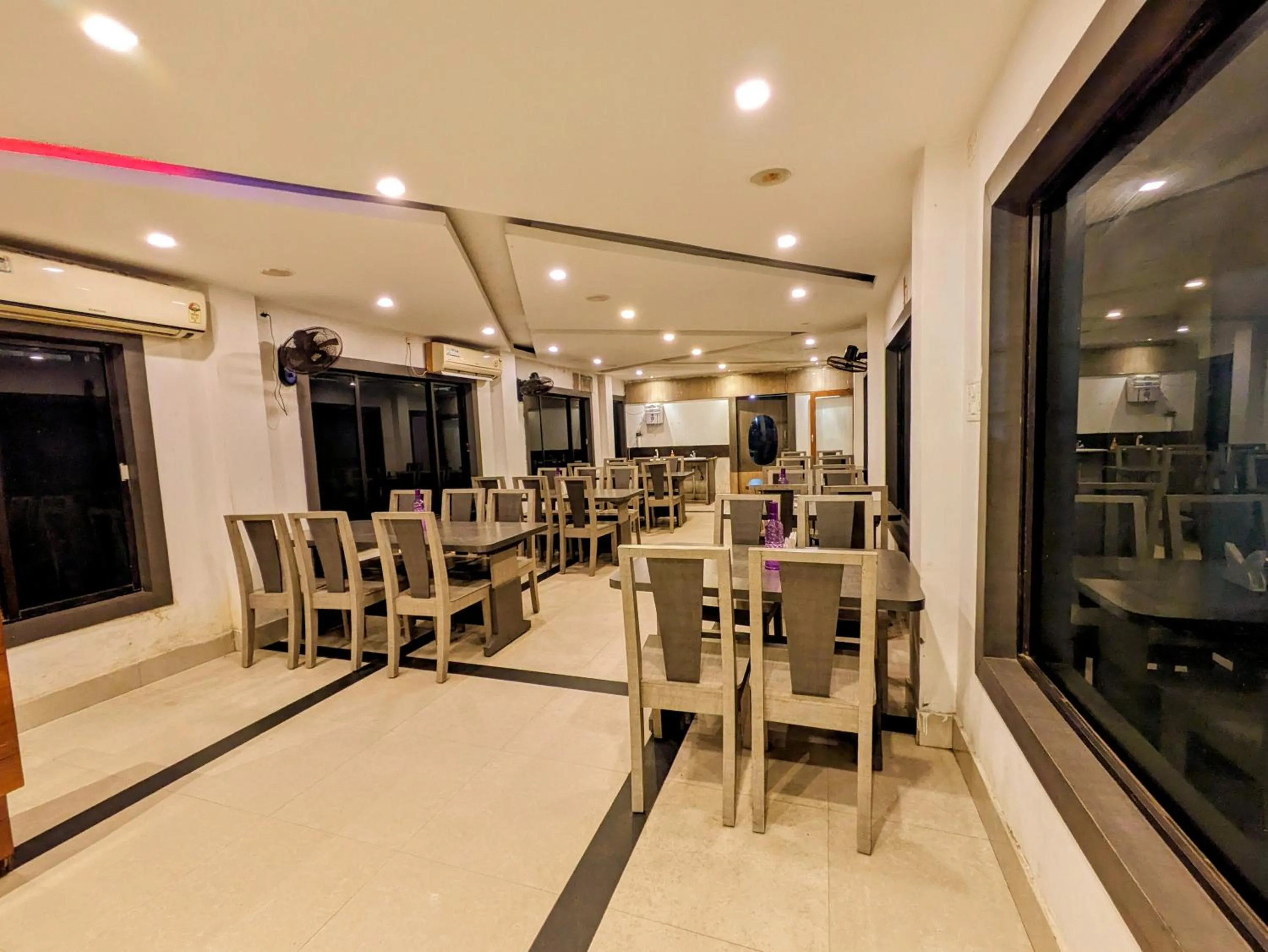 Restaurant/places to eat in HOTEL SUN CITY