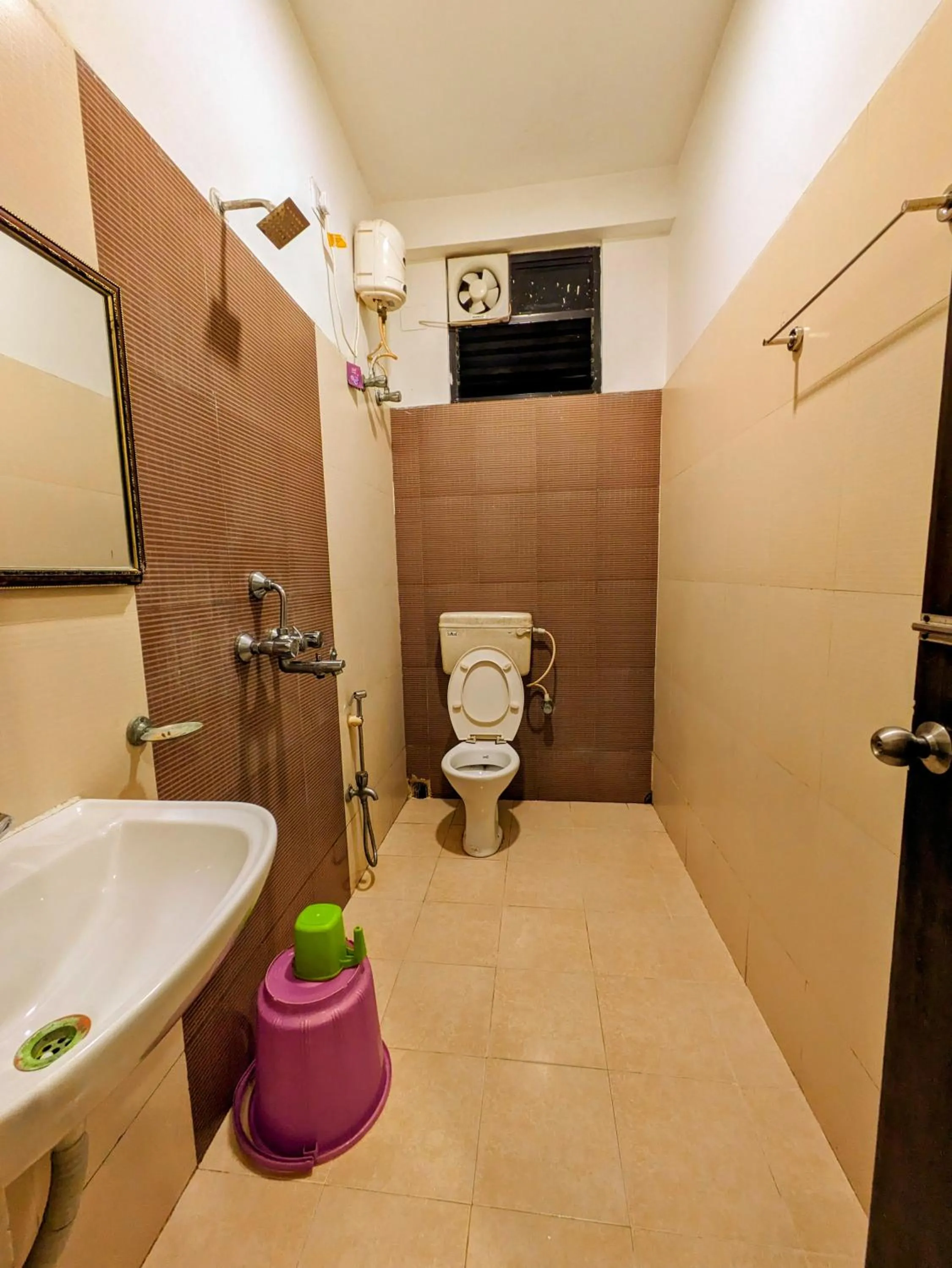 Shower in HOTEL SUN CITY