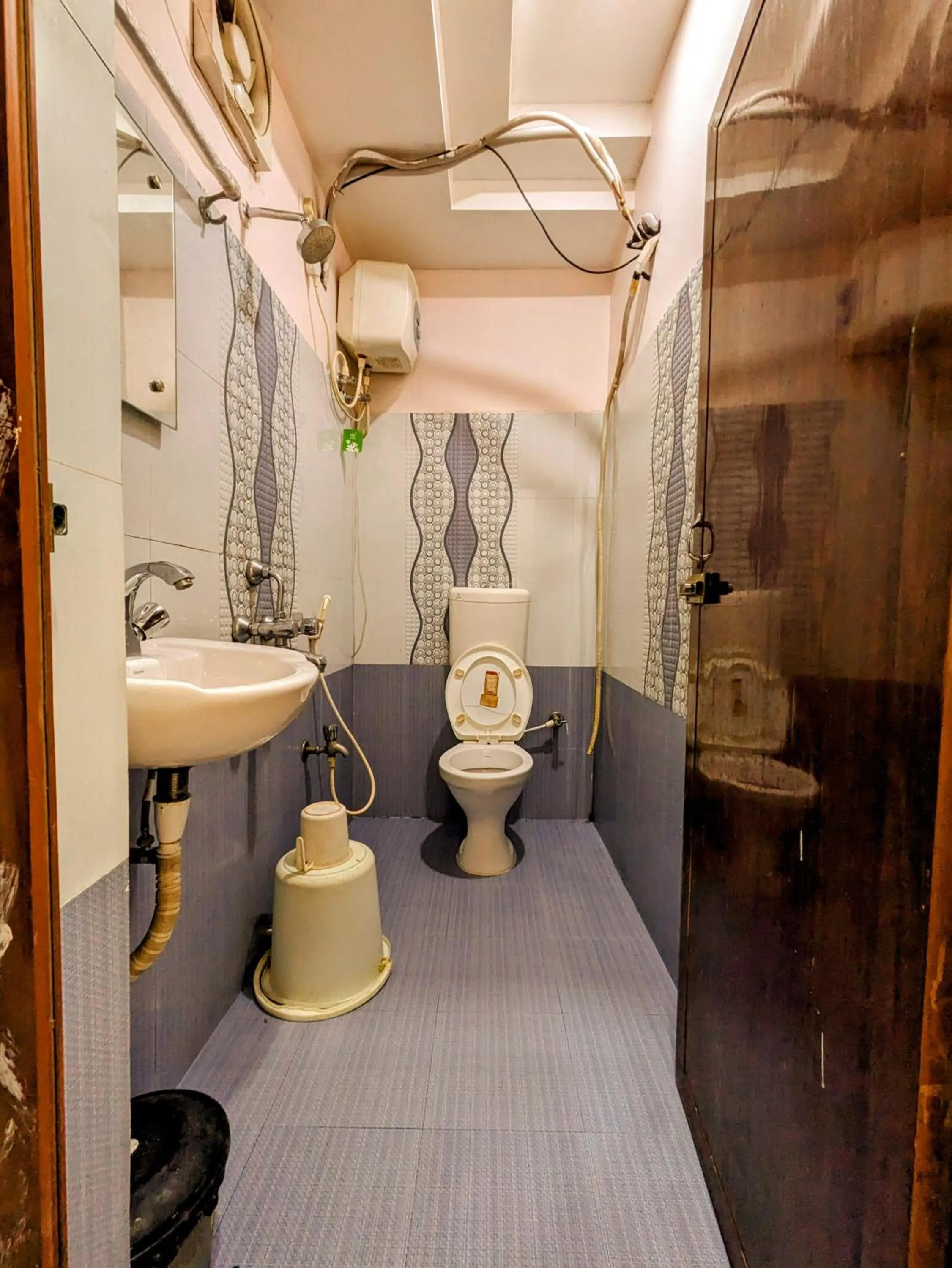 Toilet in HOTEL SUN CITY