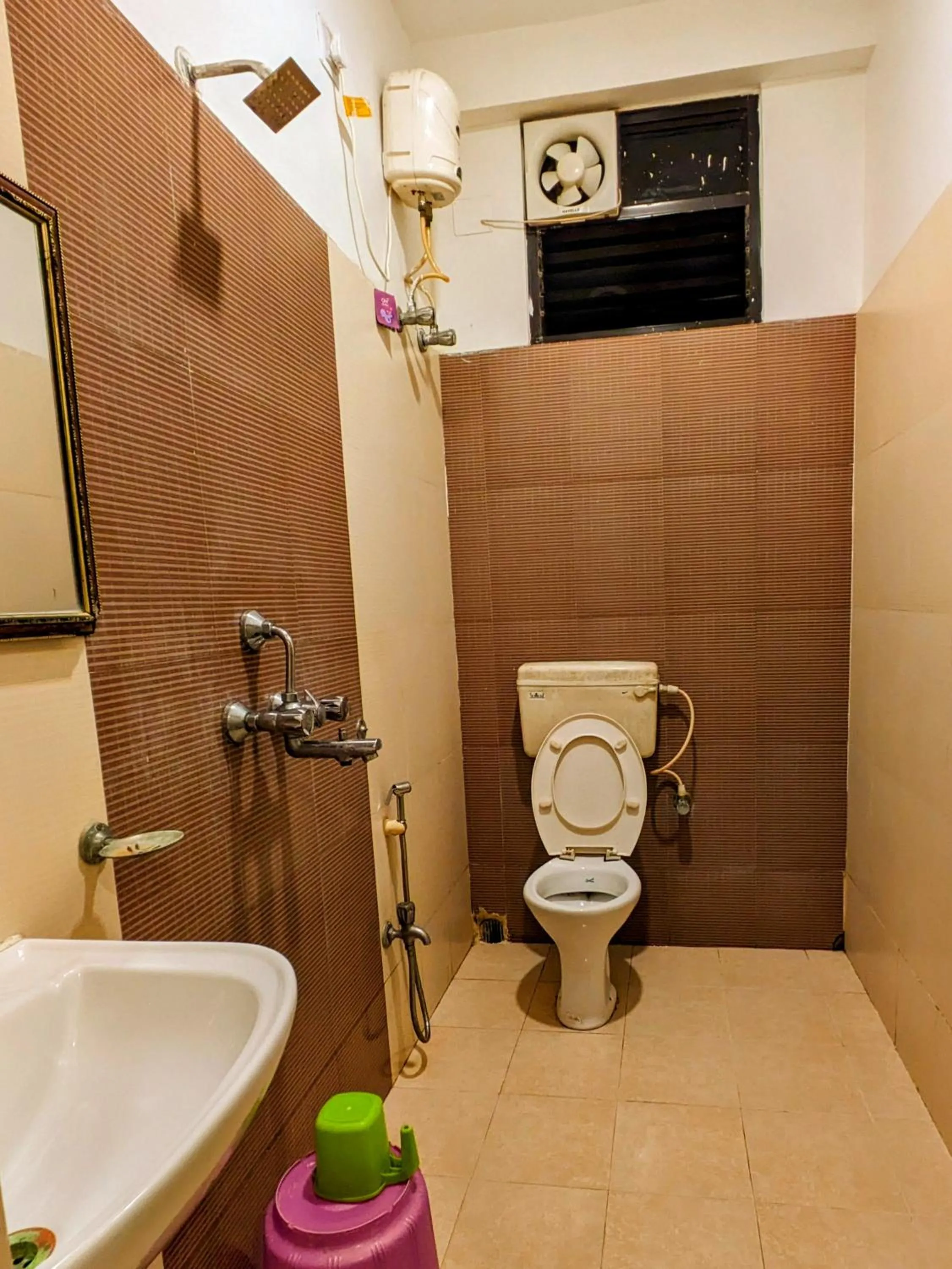 Shower in HOTEL SUN CITY