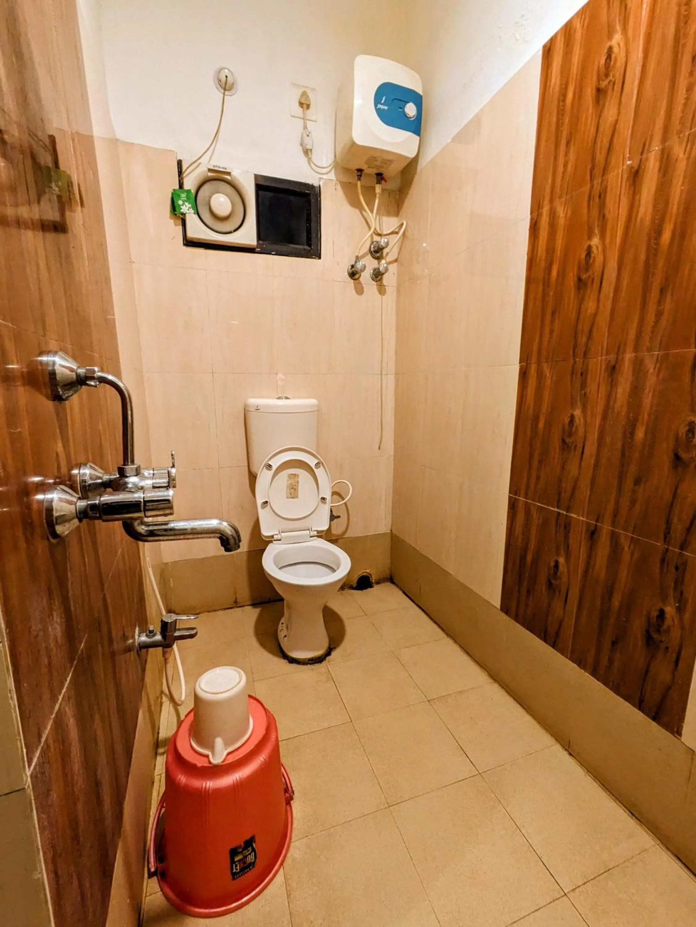 Toilet in HOTEL SUN CITY