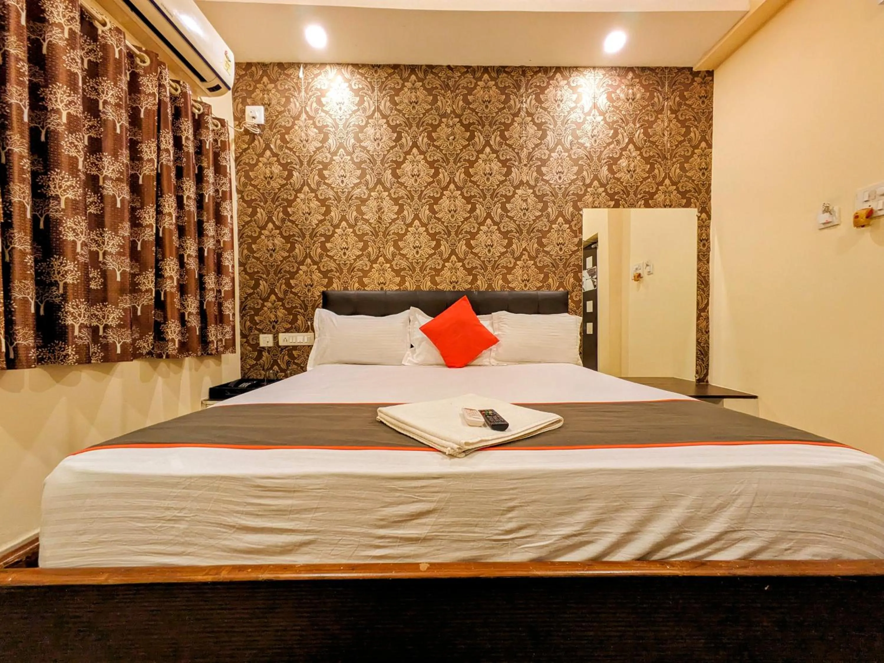 Bed in HOTEL SUN CITY
