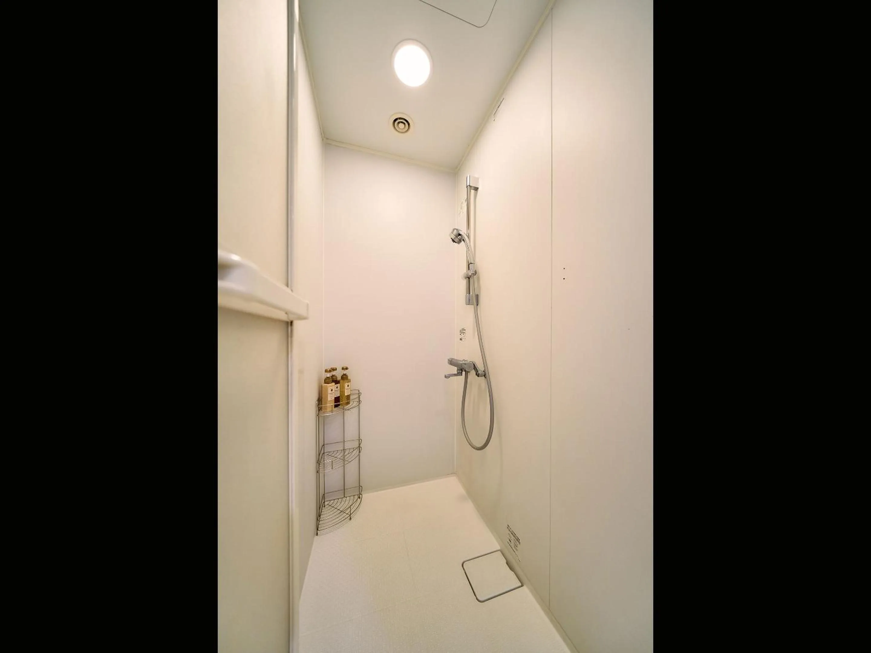 Shower in Hotel Plus Hostel TOKYO KAWASAKI