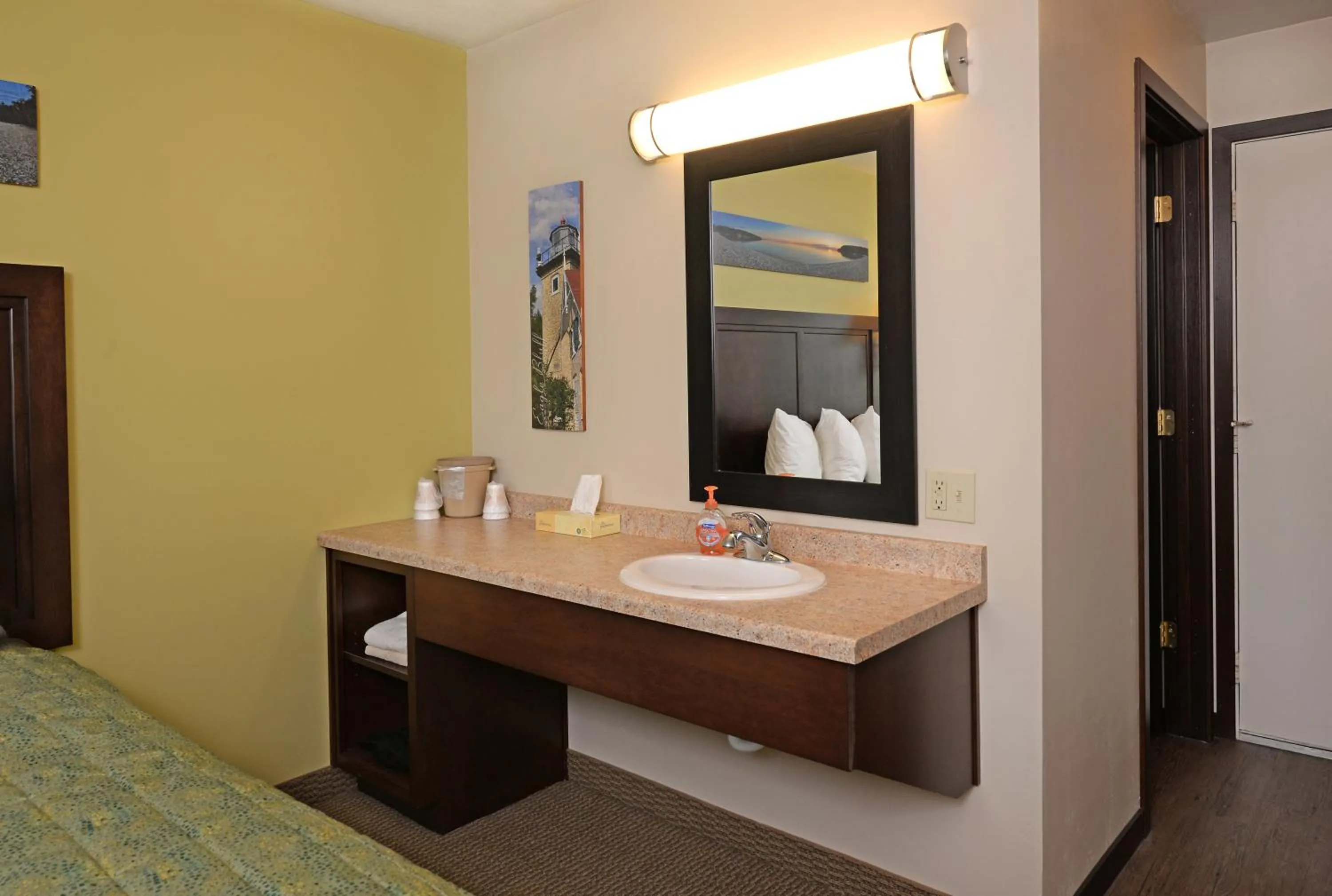 Bathroom, Bed in Parkwood Lodge
