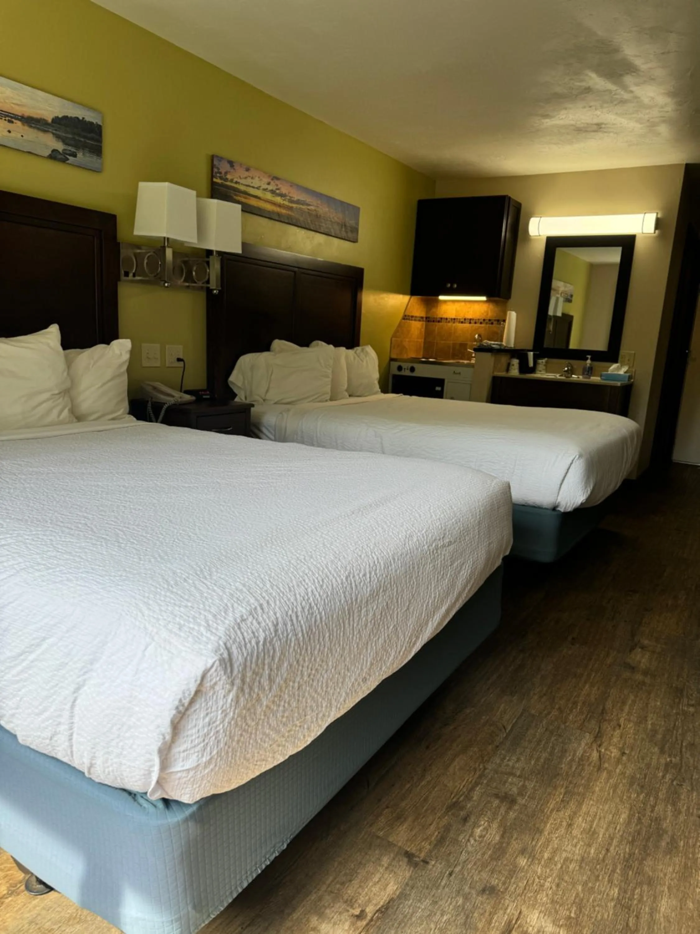 Photo of the whole room, Bed in Parkwood Lodge