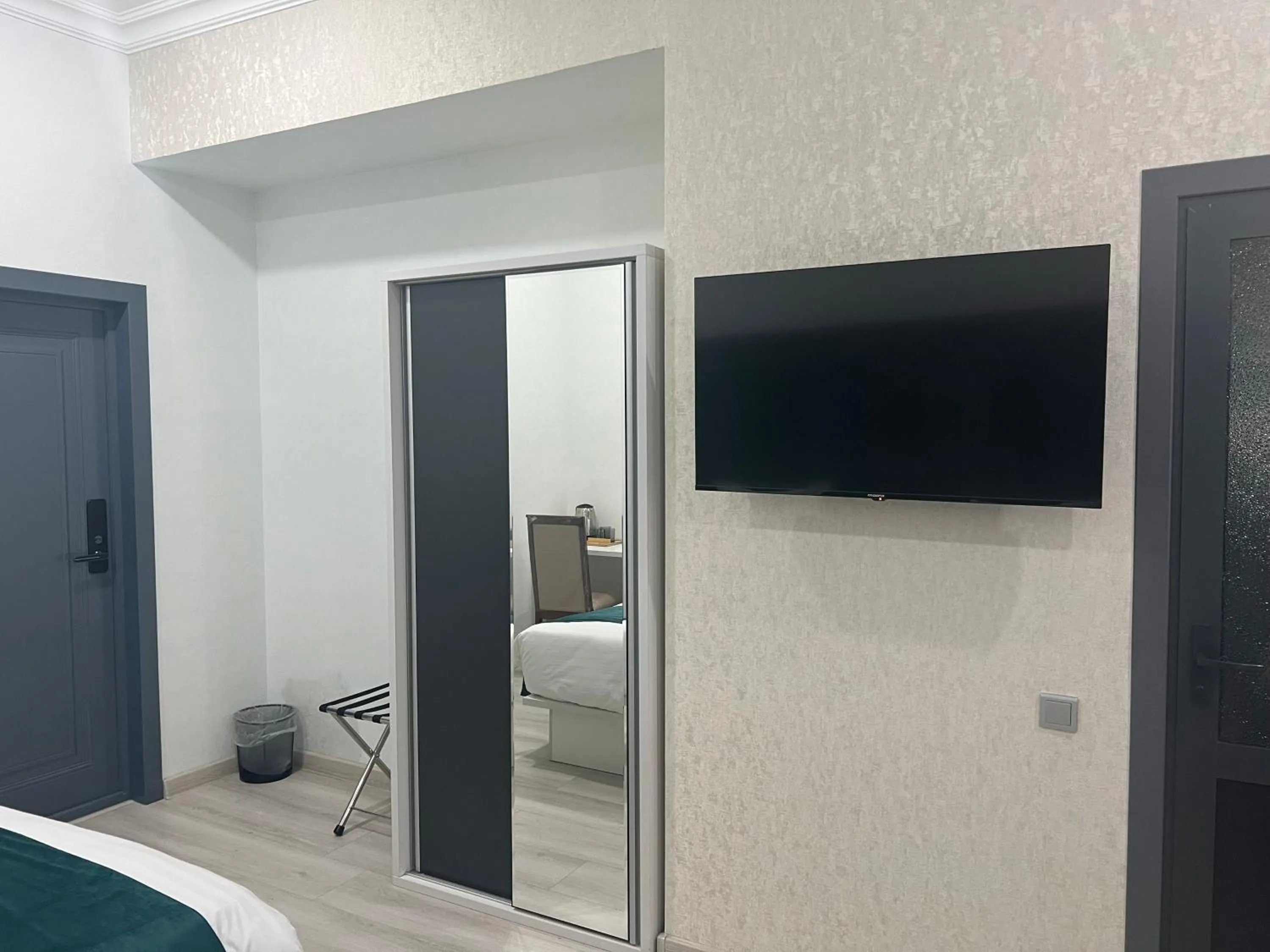 TV and multimedia in Loft Hotel