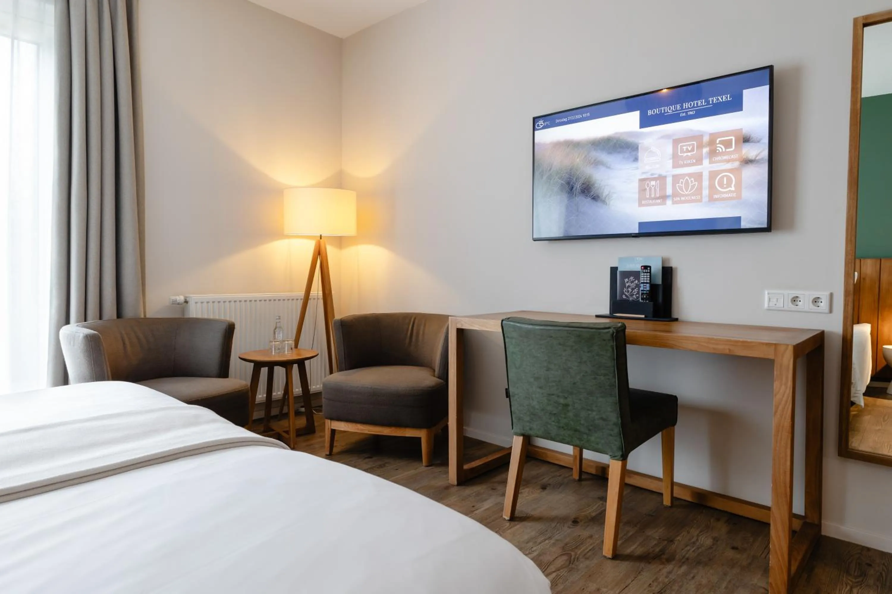 TV and multimedia, Bed in Boutique Hotel Texel