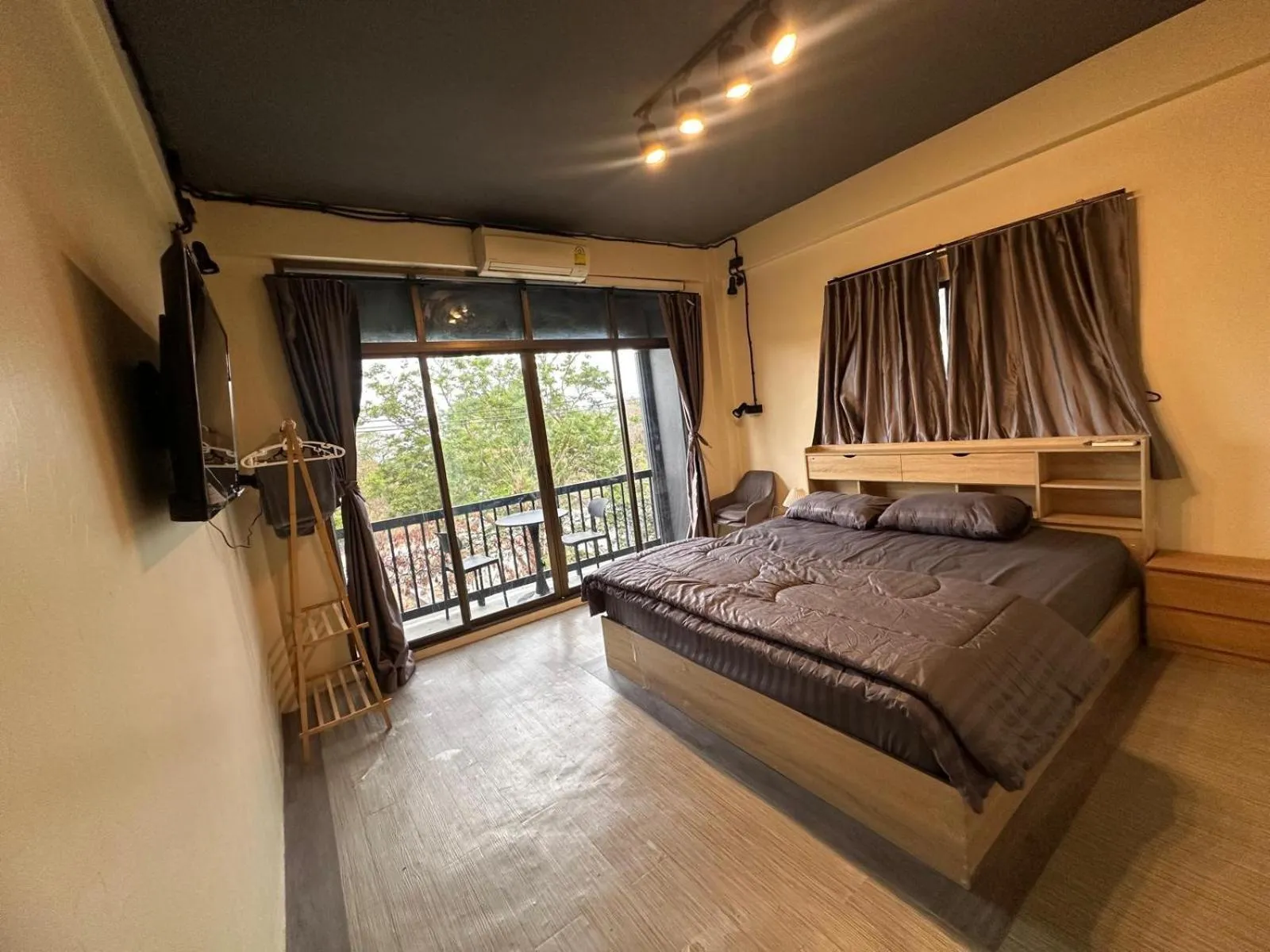 Bed in Hostel Friends Station & Cafe