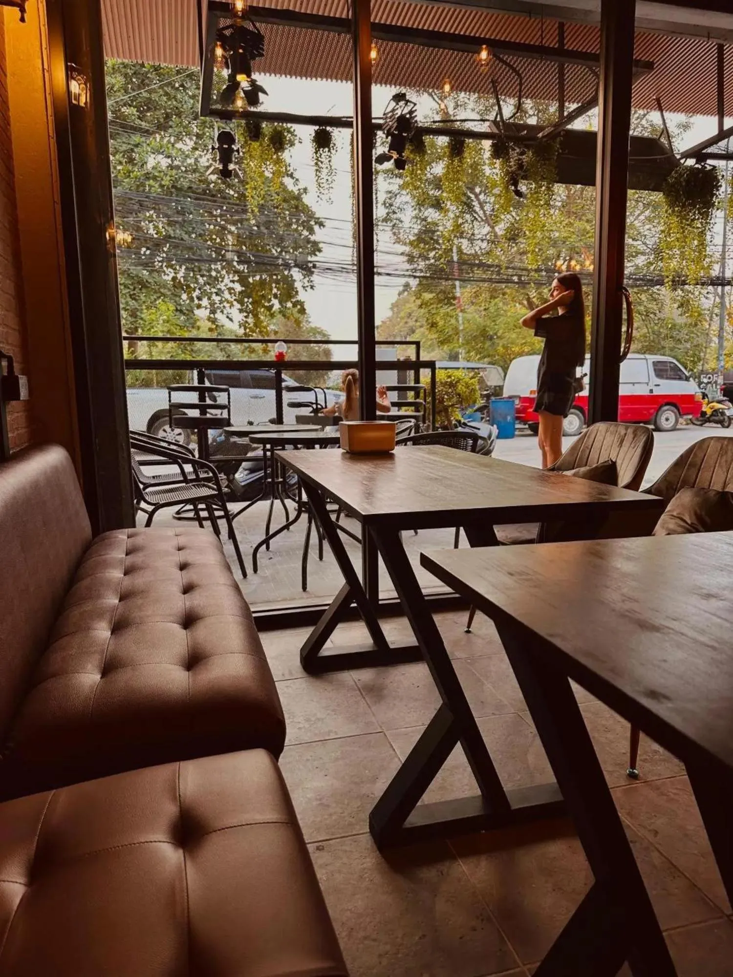 Dining area in Hostel Friends Station & Cafe