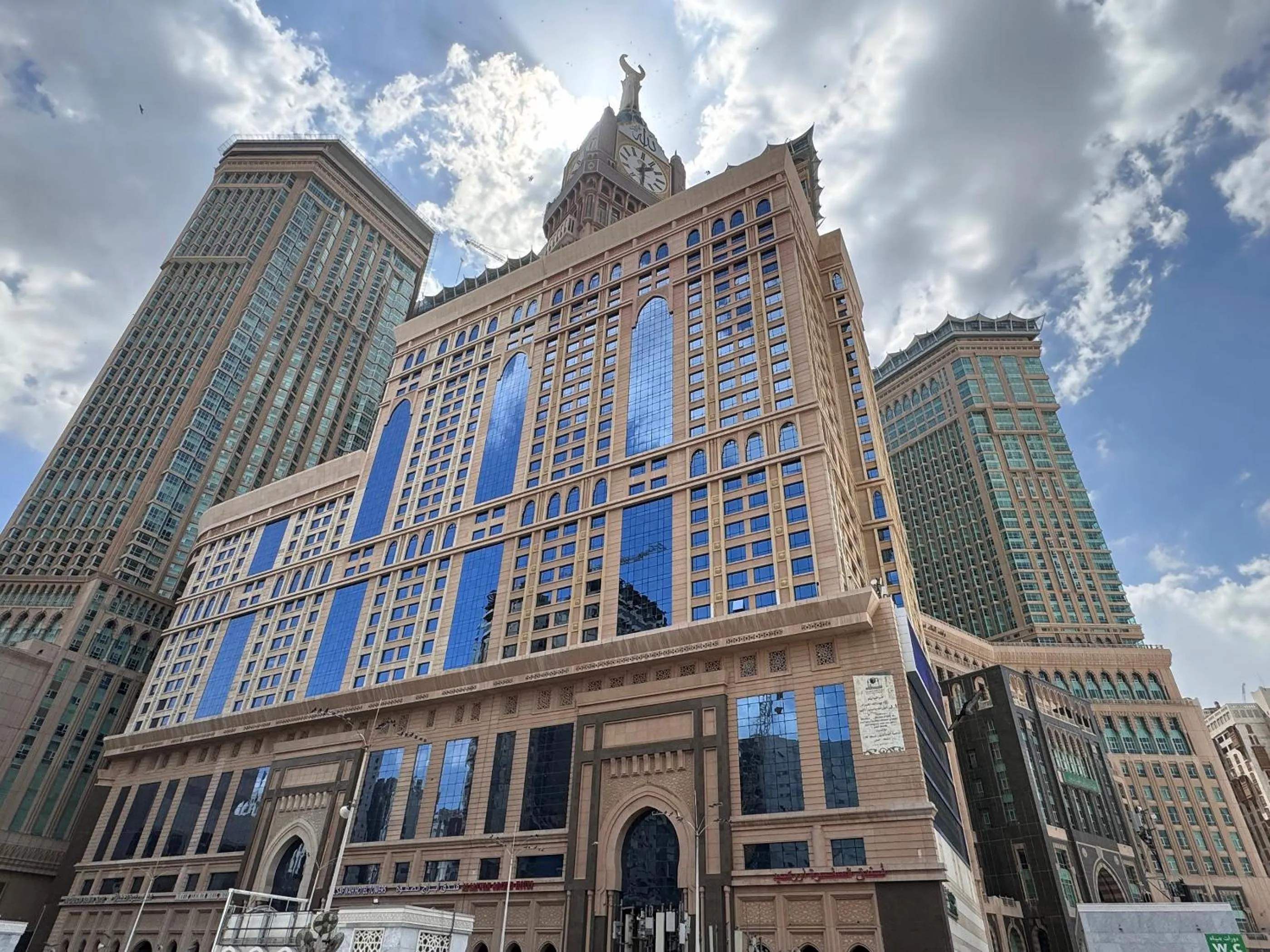 Property building in فندق الصفوة البرج الثالث Al Safwah Hotel Third Tower 3