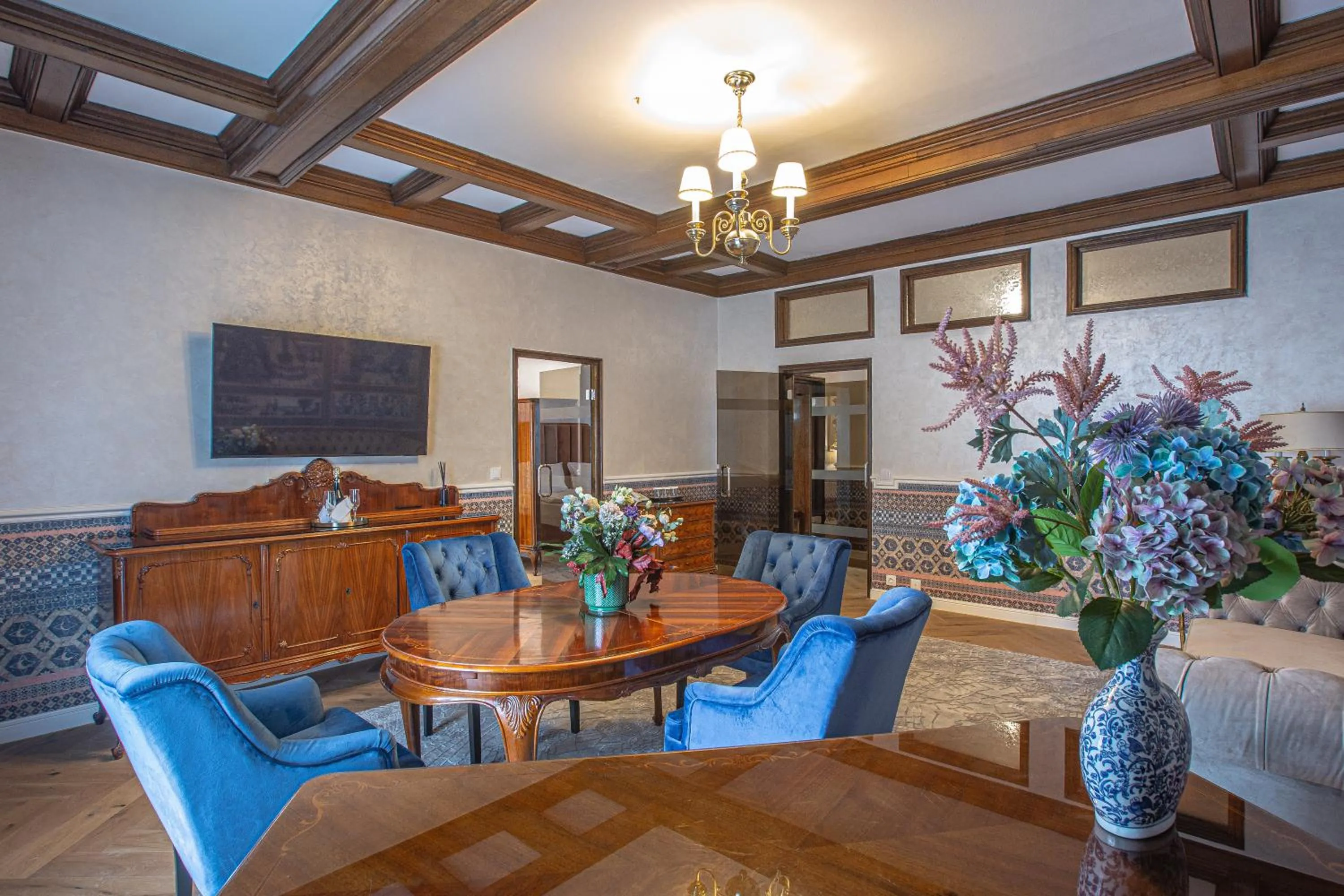 TV and multimedia in Hotel Palace