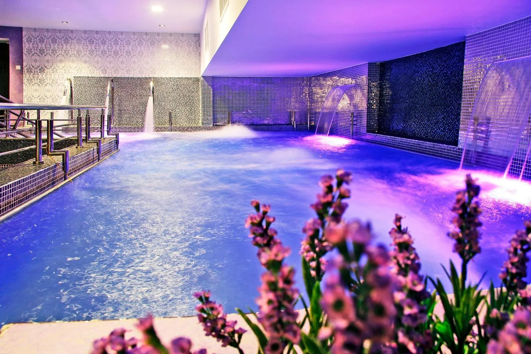 Swimming pool in Hotel Palace