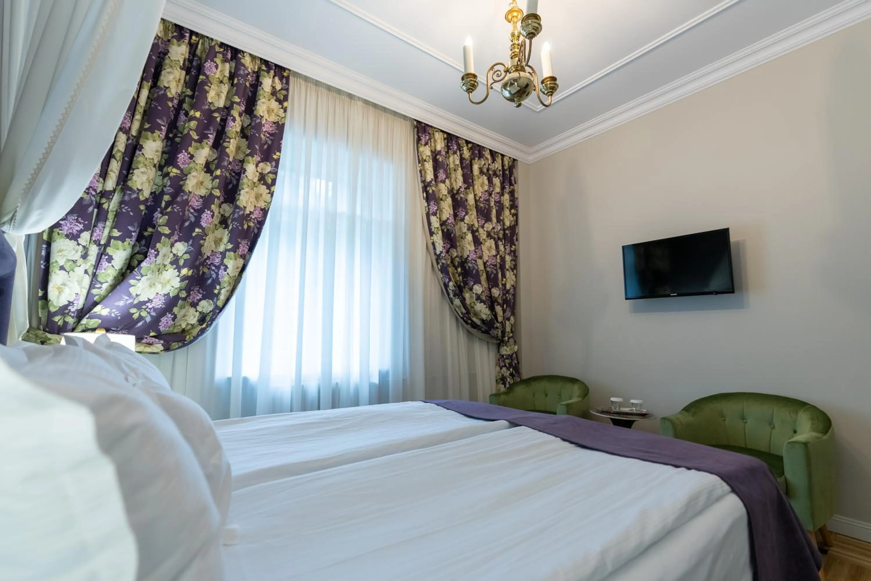 Photo of the whole room, Bed in Hotel Palace