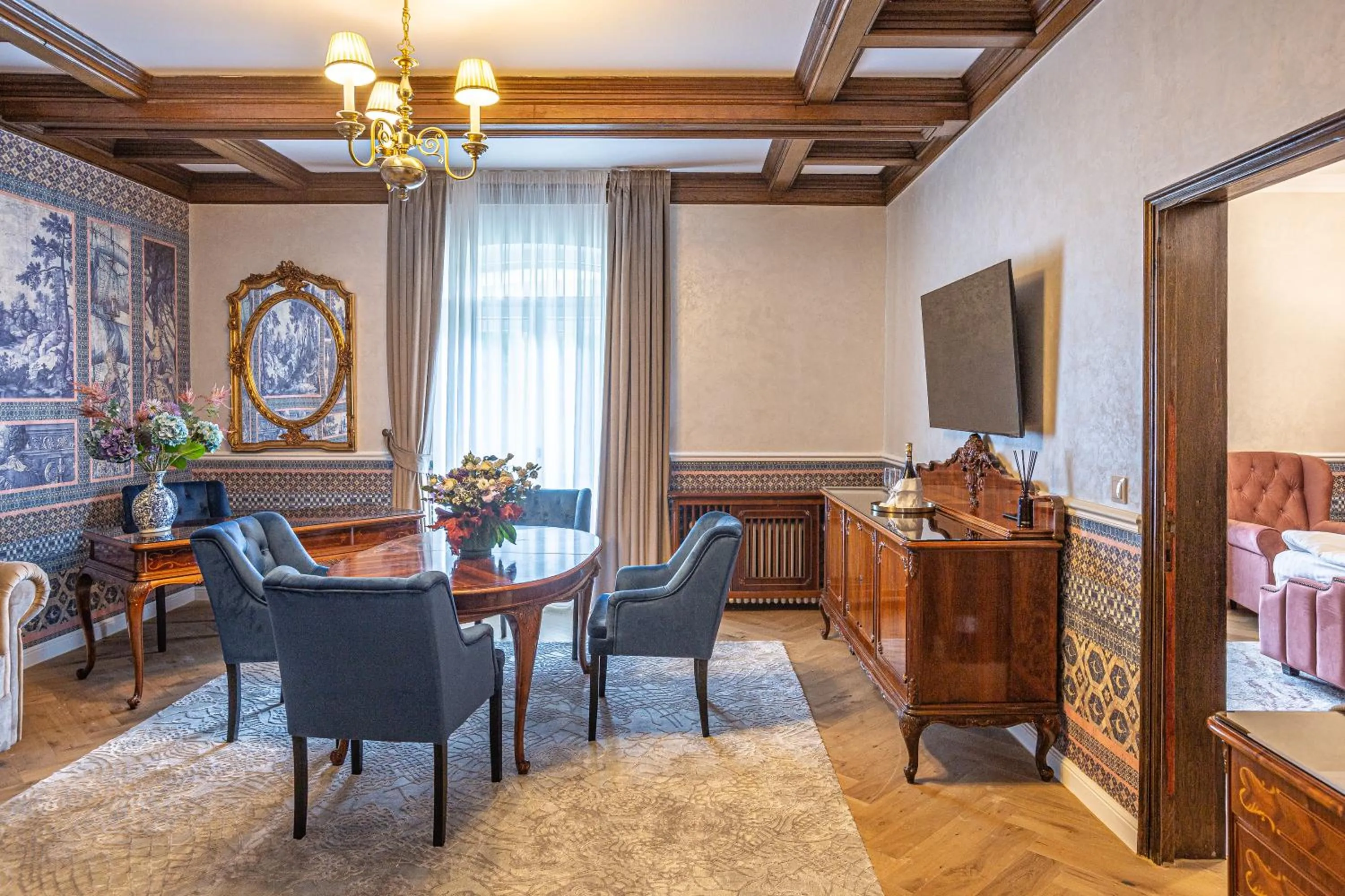 TV and multimedia in Hotel Palace