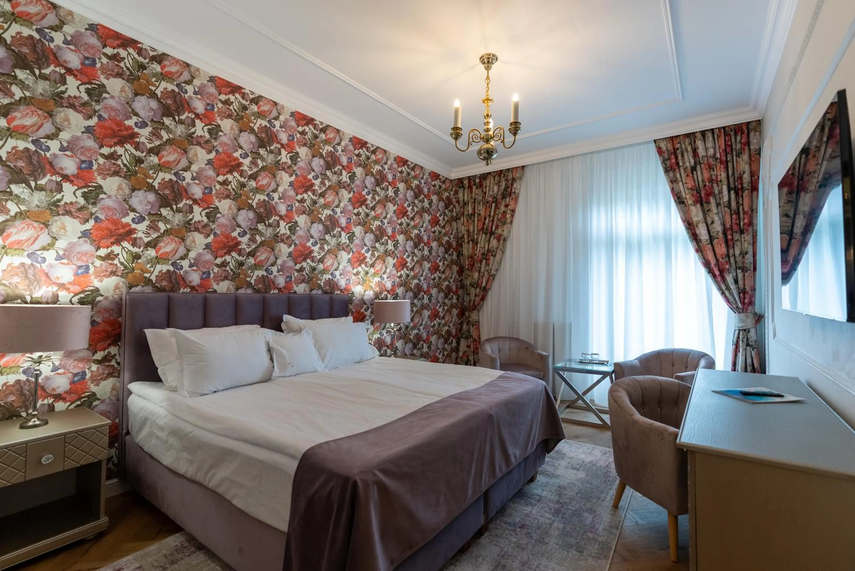 Photo of the whole room, Bed in Hotel Palace