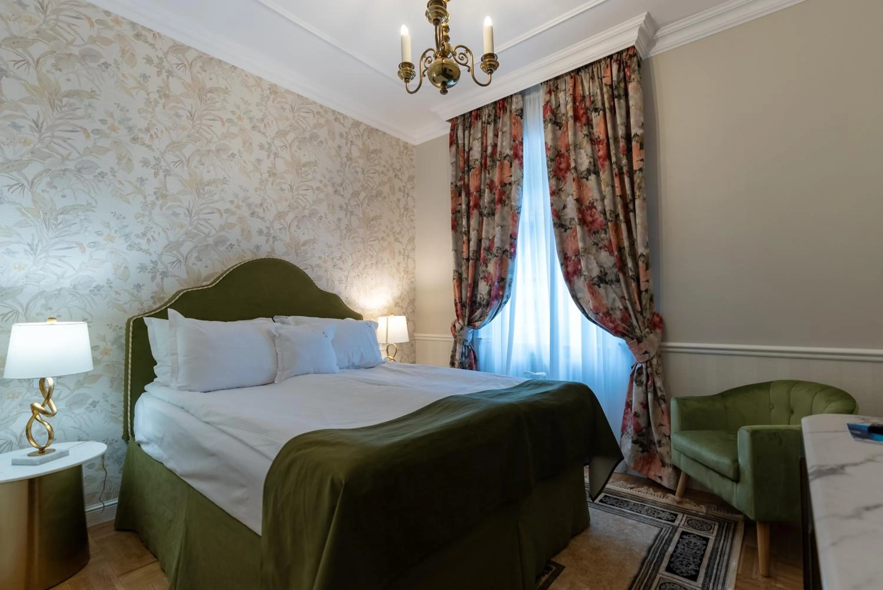 Photo of the whole room, Bed in Hotel Palace