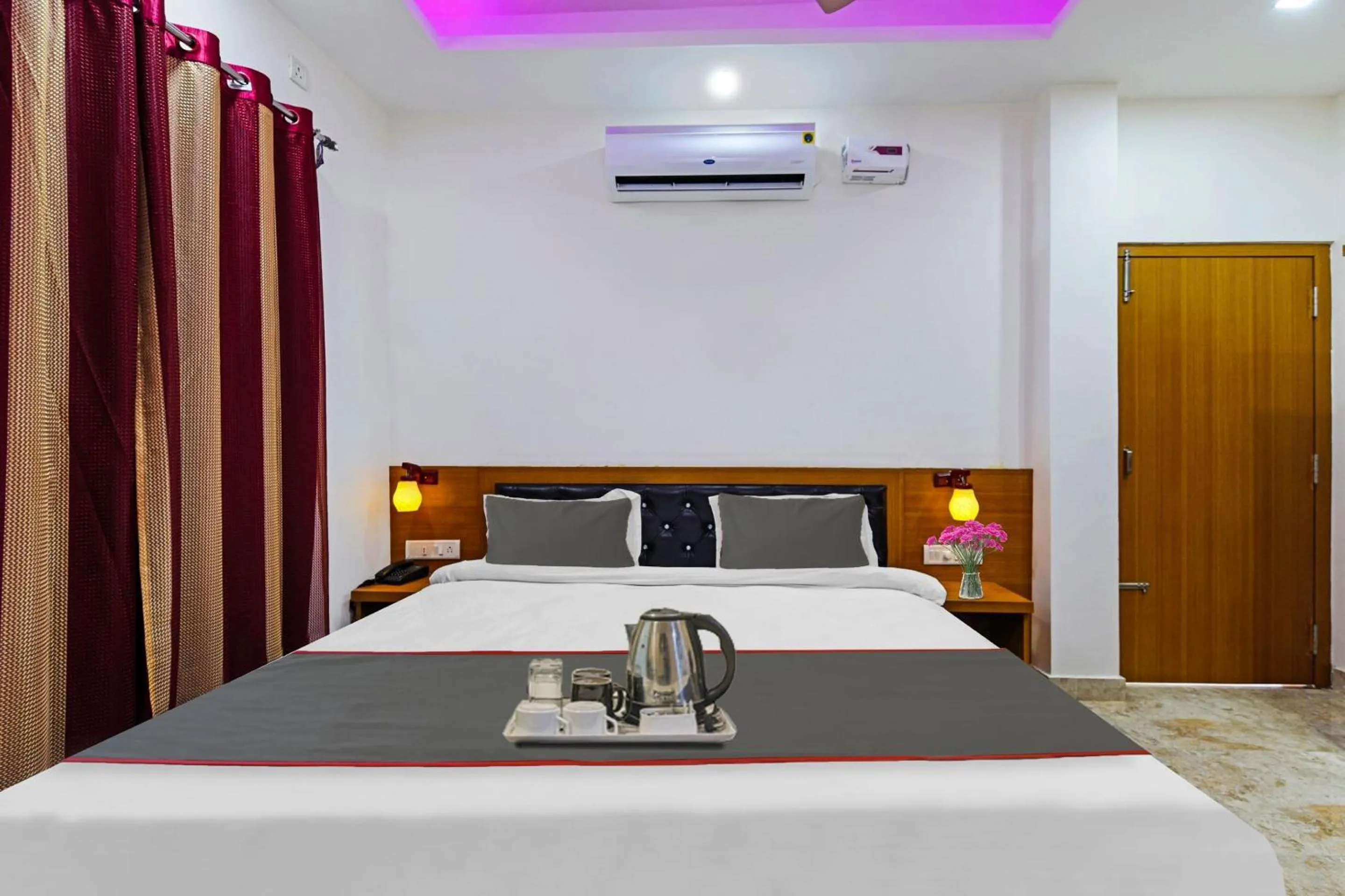 Bedroom, Bed in Super Collection O D N Grand