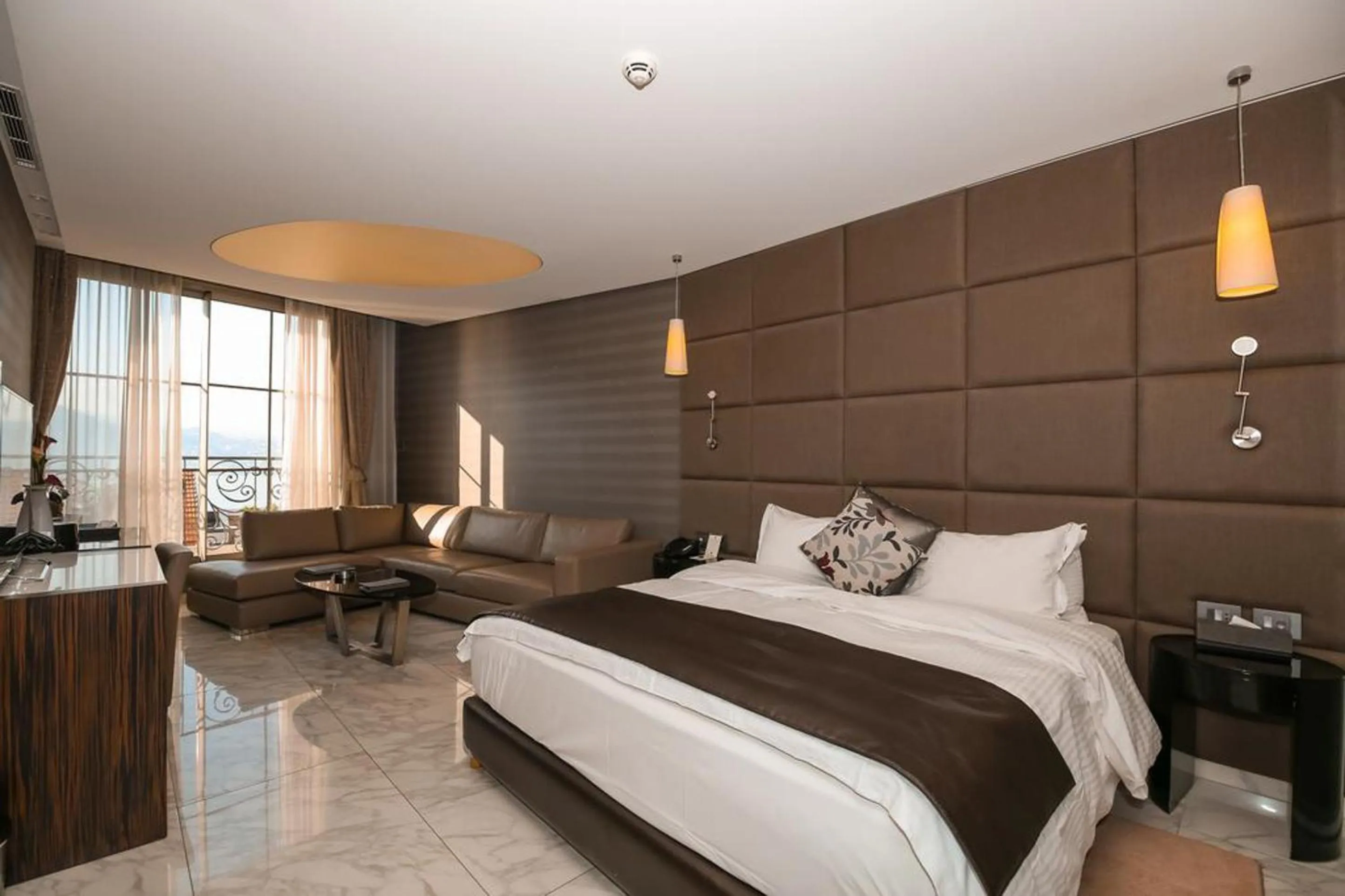 Photo of the whole room, Bed in Monte Cassino