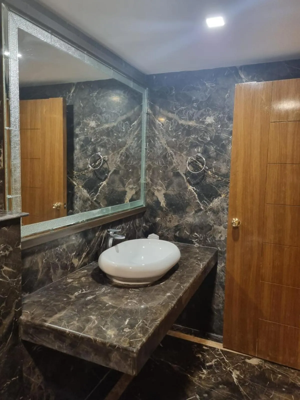 Bathroom in Hotel Benzz Park Chennai