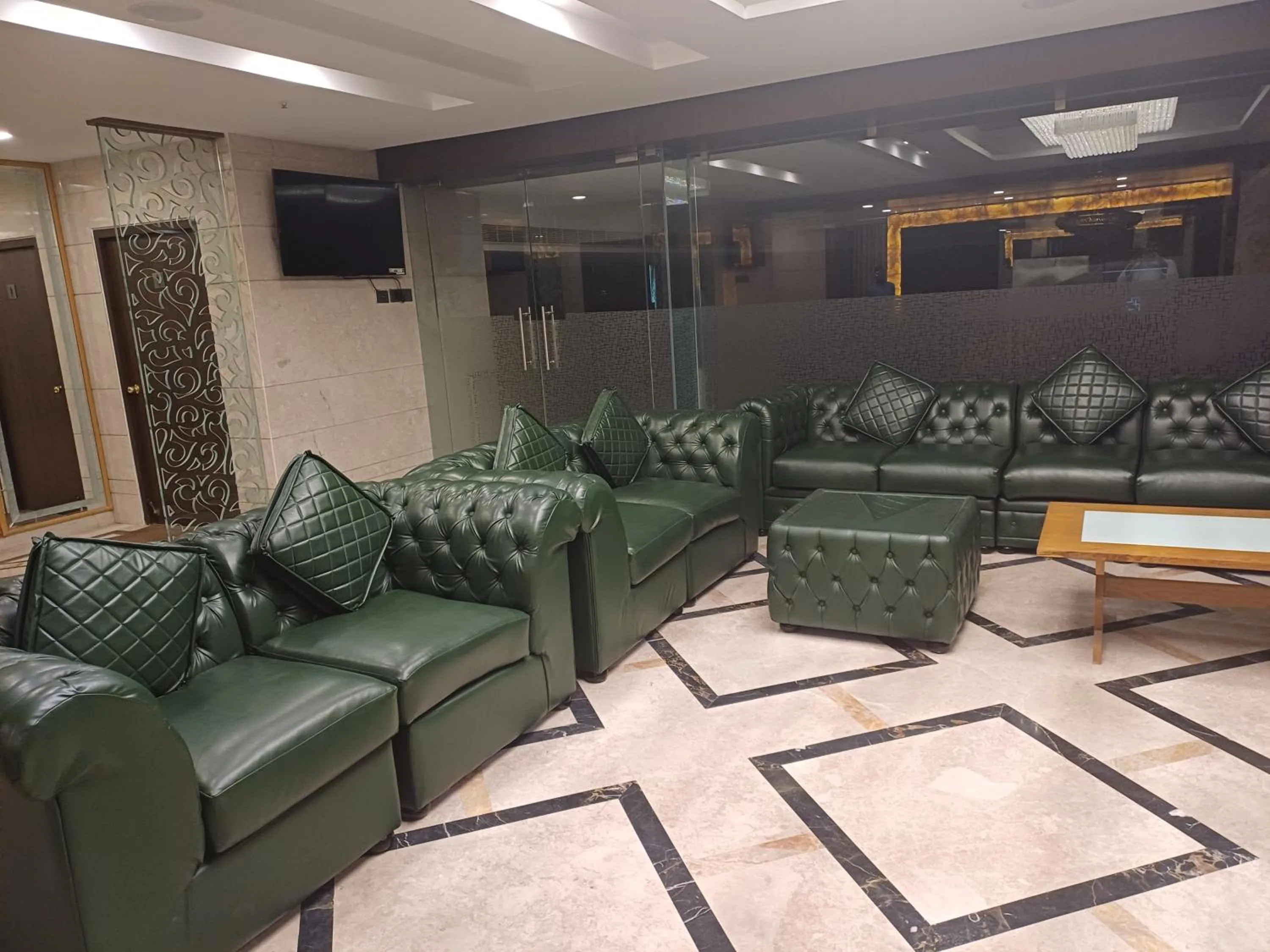 Lobby or reception in Hotel Benzz Park Chennai