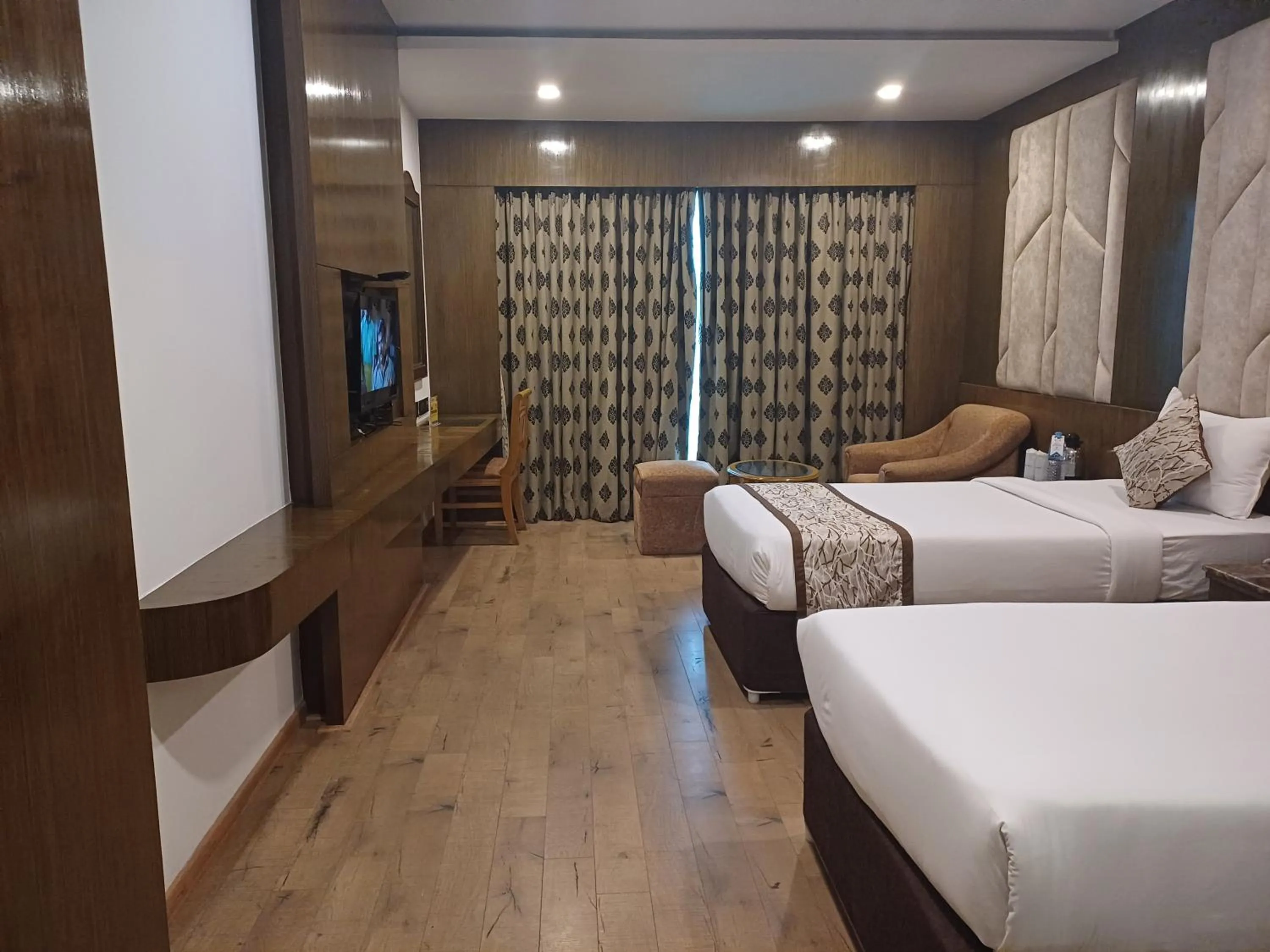 Bed in Hotel Benzz Park Chennai