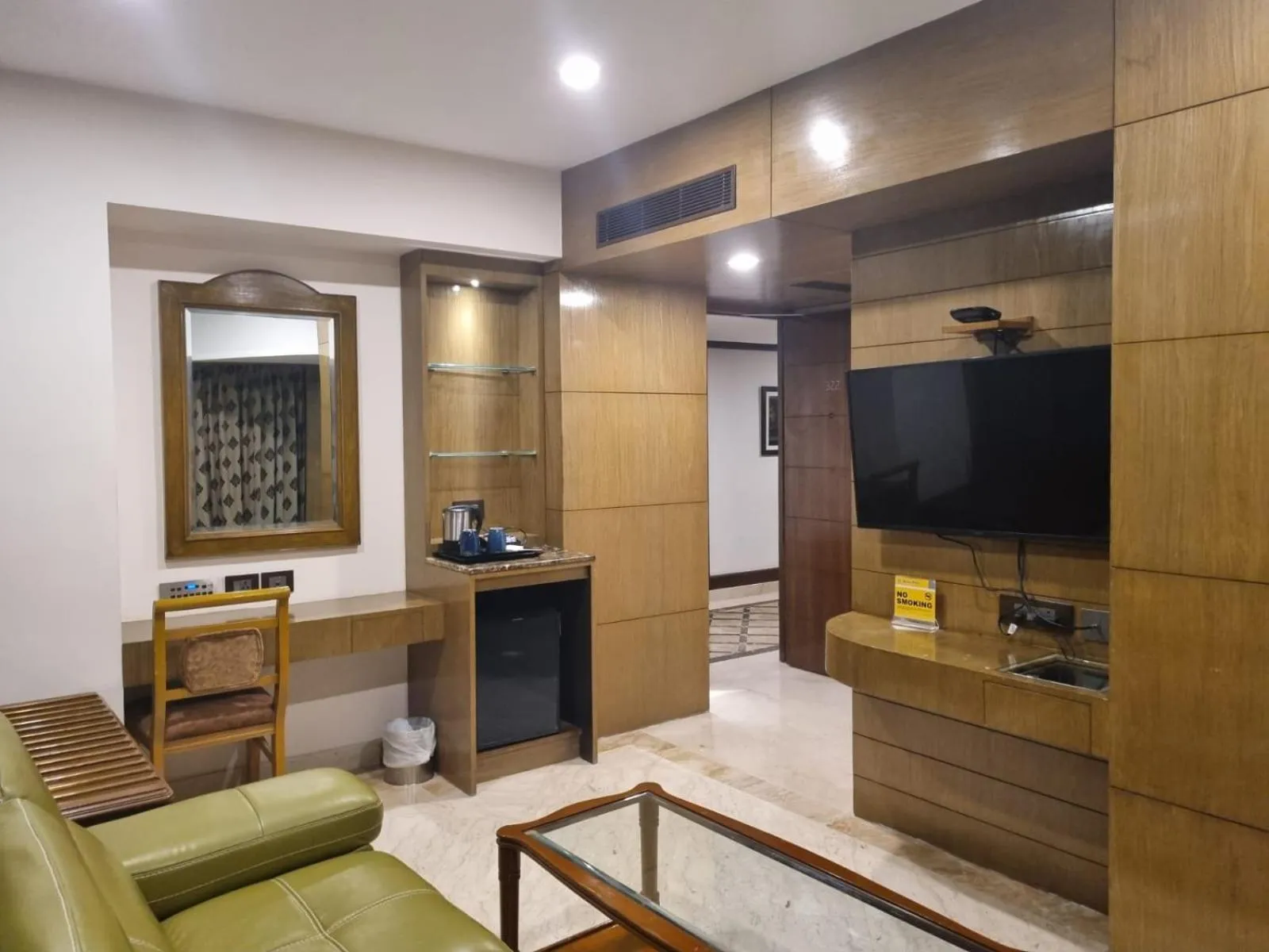 Living room in Hotel Benzz Park Chennai