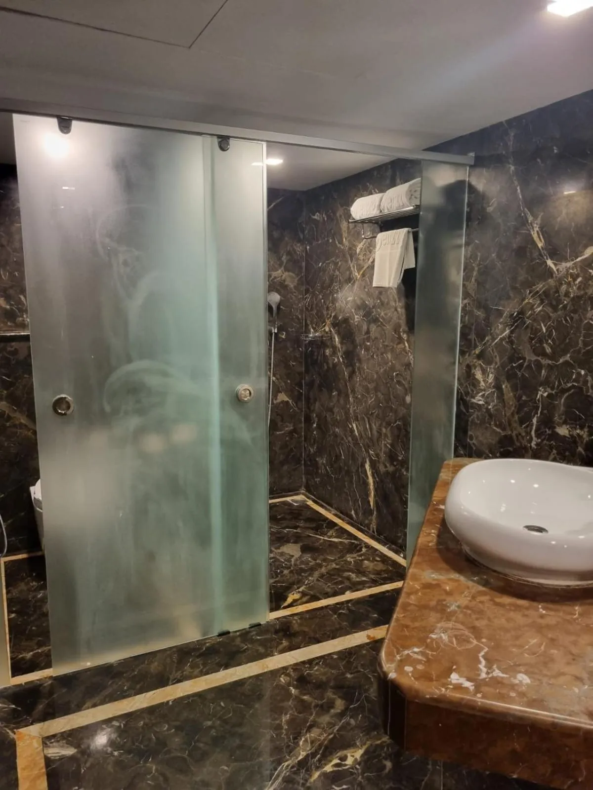 Bathroom in Hotel Benzz Park Chennai