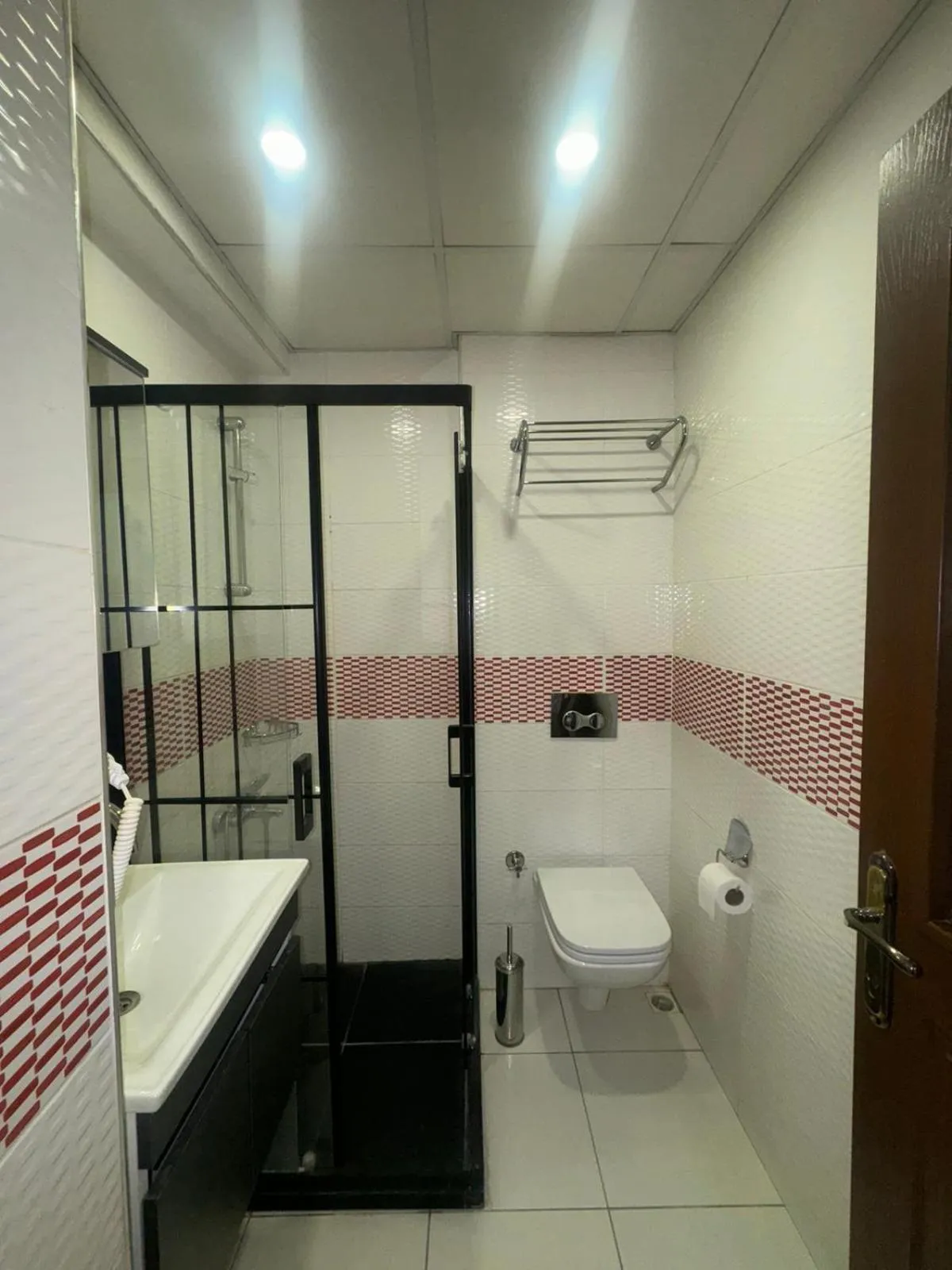 Bathroom in Raimond Hotel