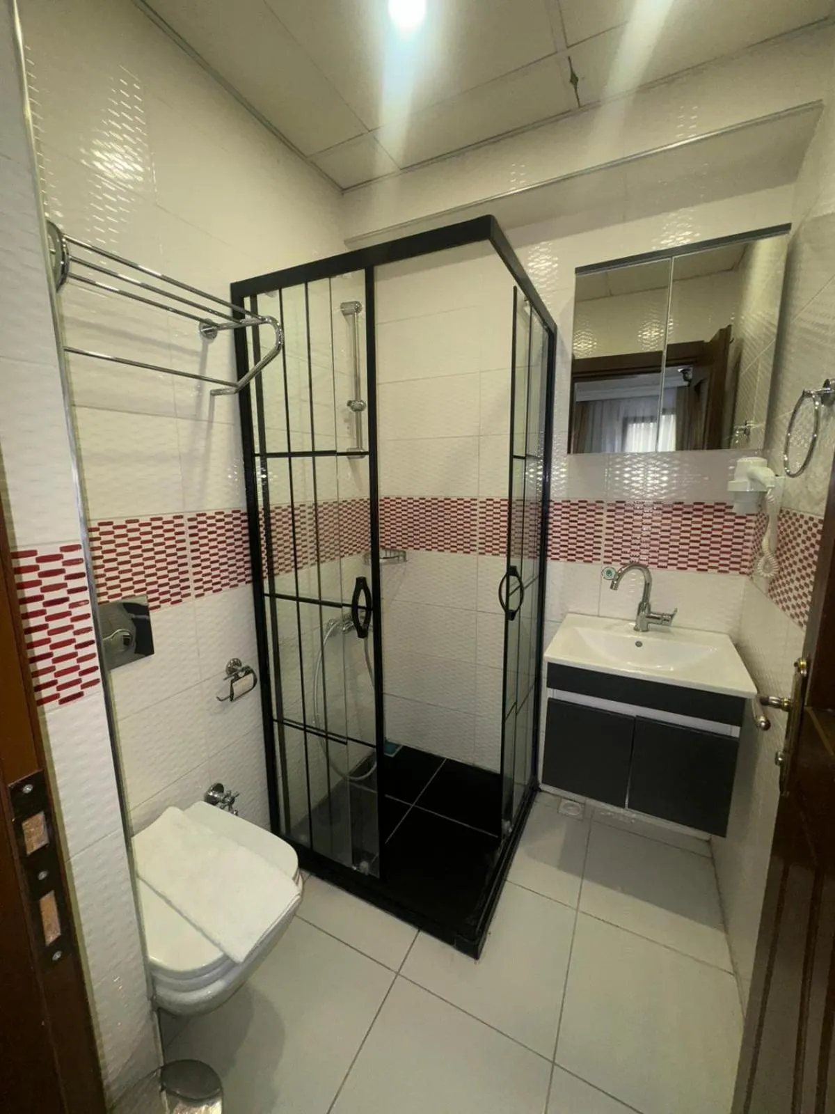 Bathroom in Raimond Hotel