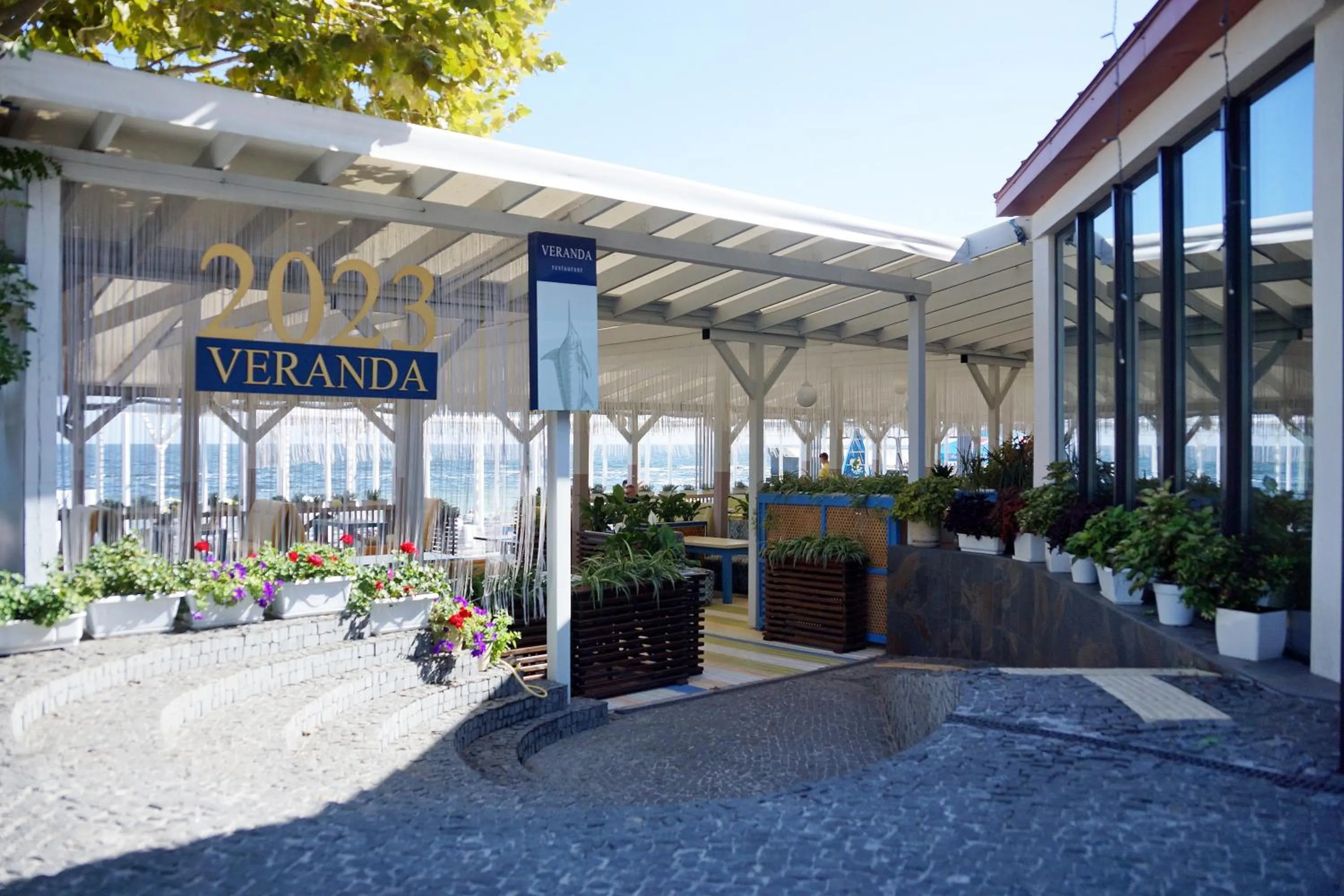 Restaurant/places to eat in Design Hotel Skopeli