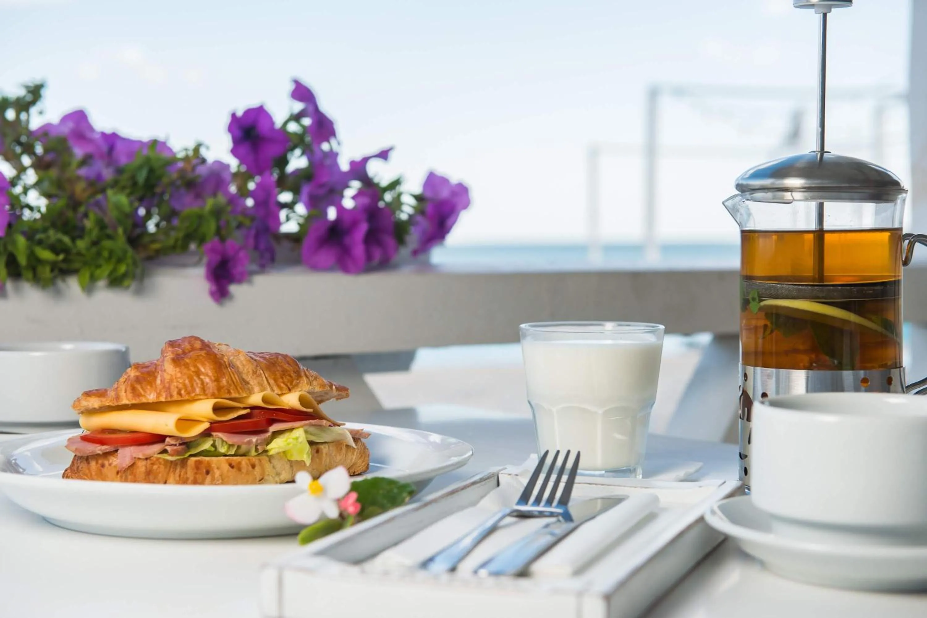 Restaurant/places to eat in Design Hotel Skopeli