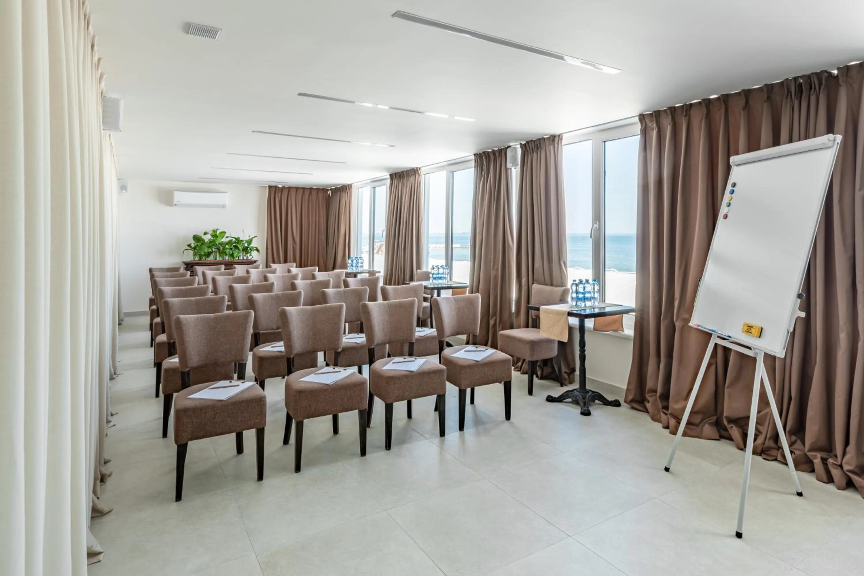 Restaurant/places to eat in Design Hotel Skopeli