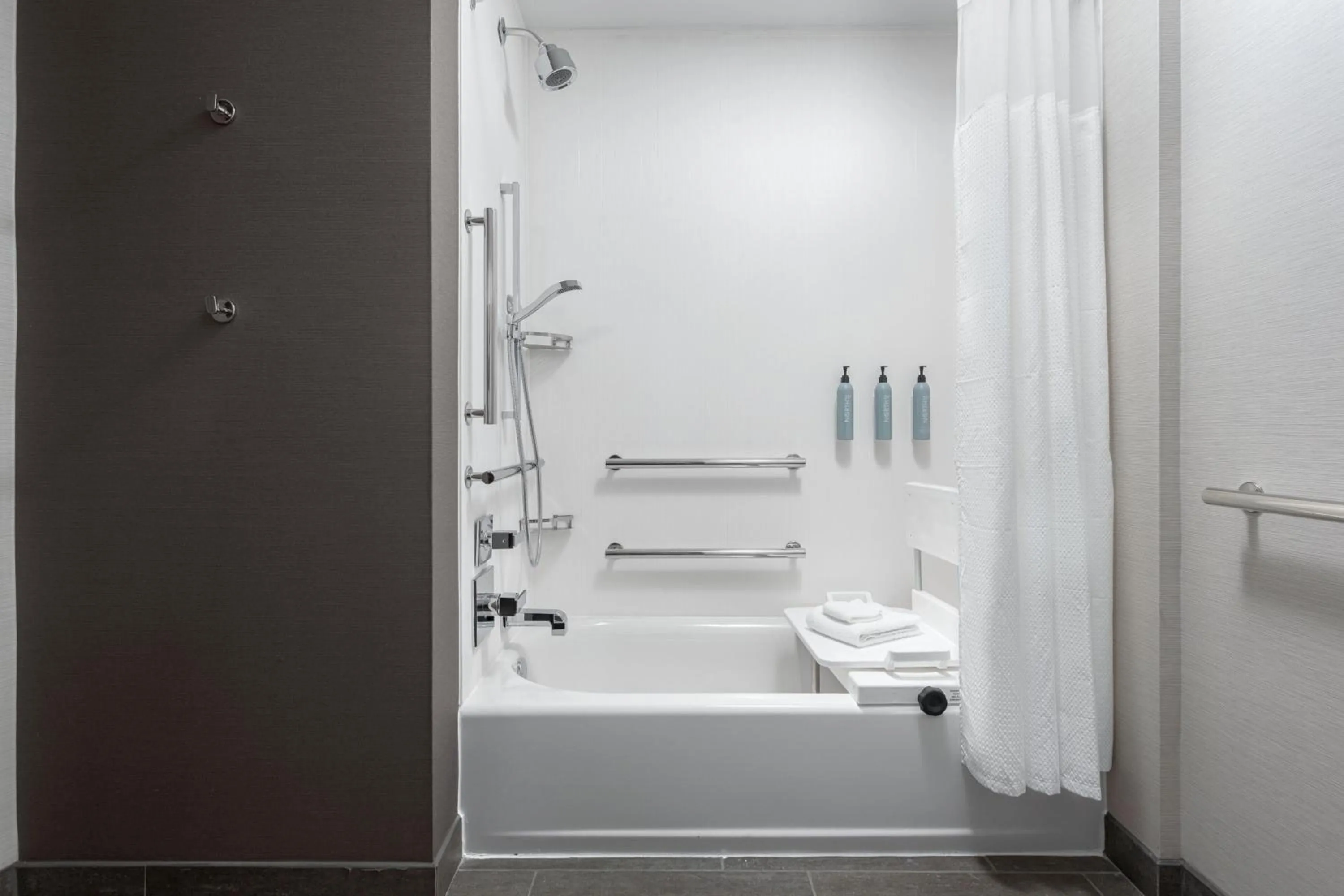 Bathroom in Courtyard by Marriott Nashville Smyrna