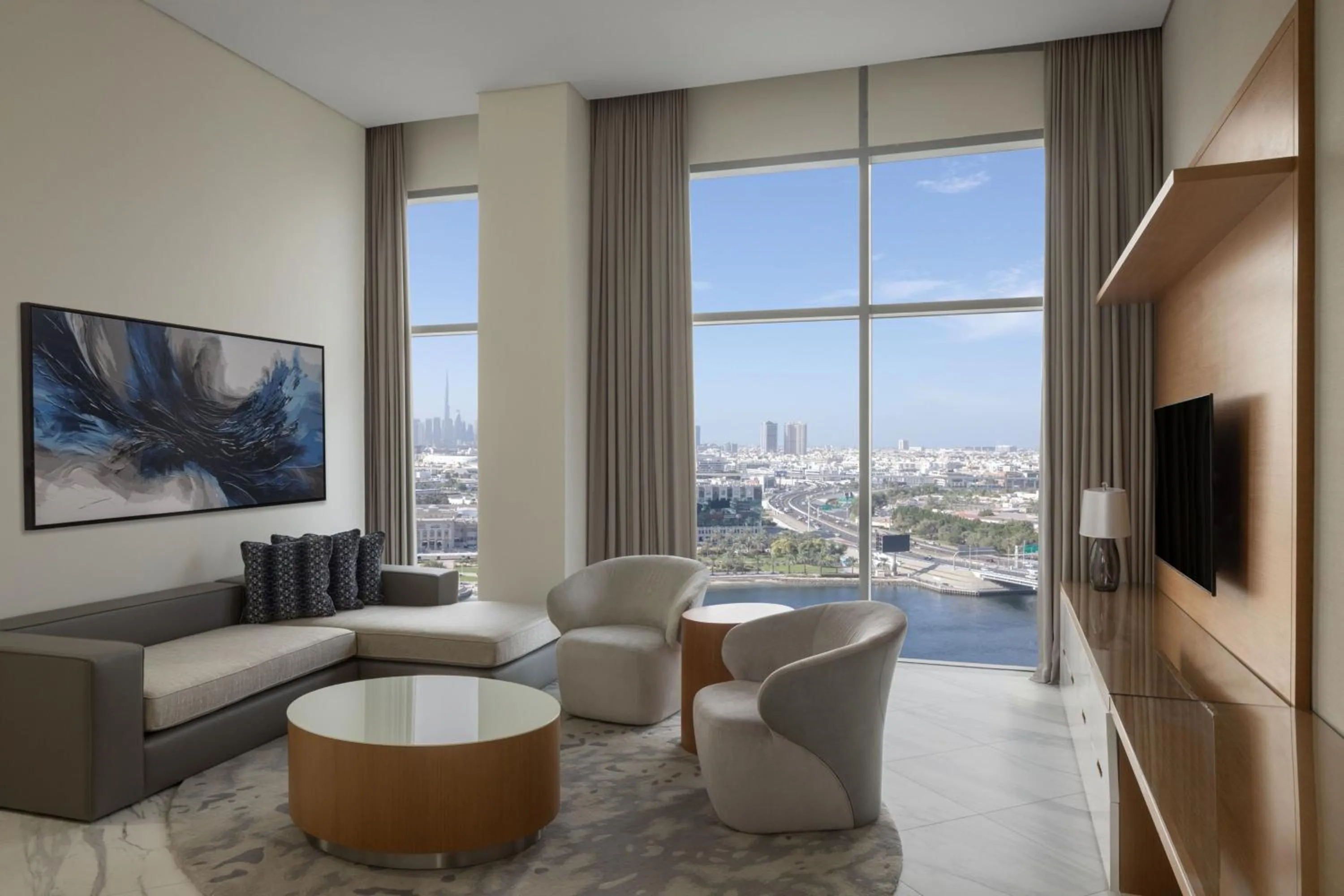 Swimming pool in Marriott Marquis Dubai Creek