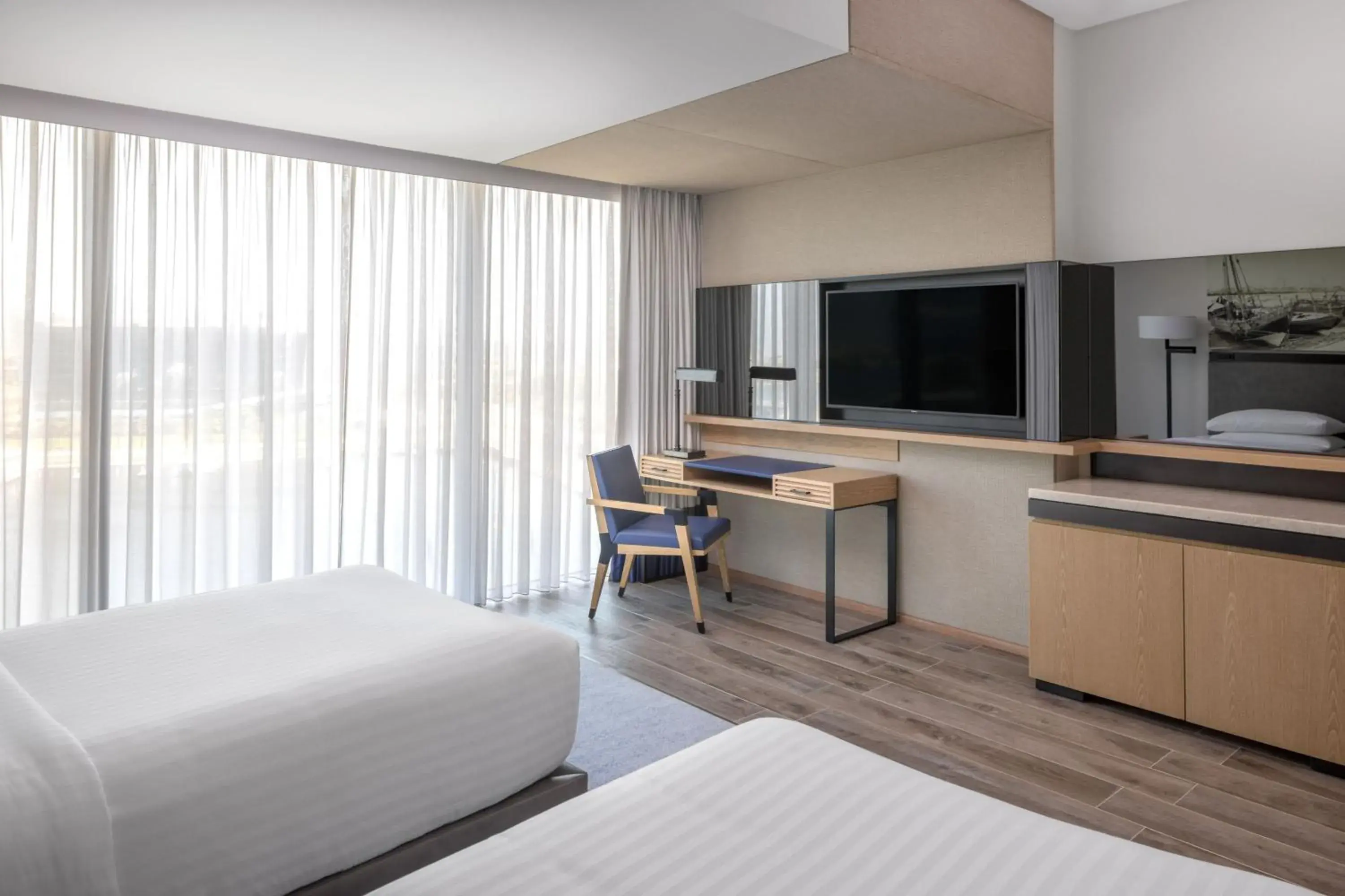 Deluxe Twin Room with City View - Free Daily Shuttle to DCC Mall and Kite Beach in Marriott Marquis Dubai Creek Deluxe Twin Room with City View - Free Daily Shuttle to DCC Mall and Kite Beach in Marriott Marquis Dubai Creek