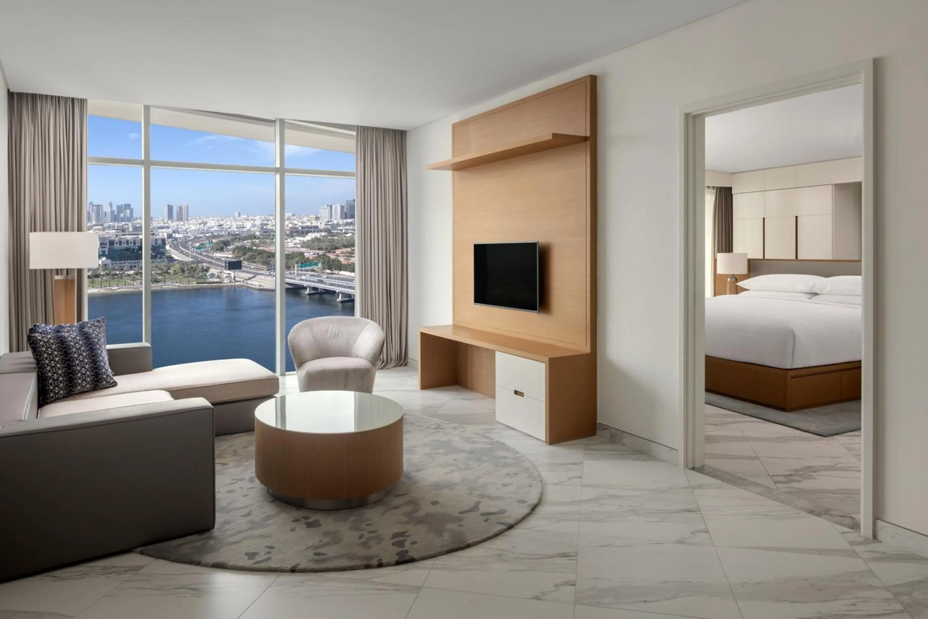 Living room, Bed in Marriott Marquis Dubai Creek