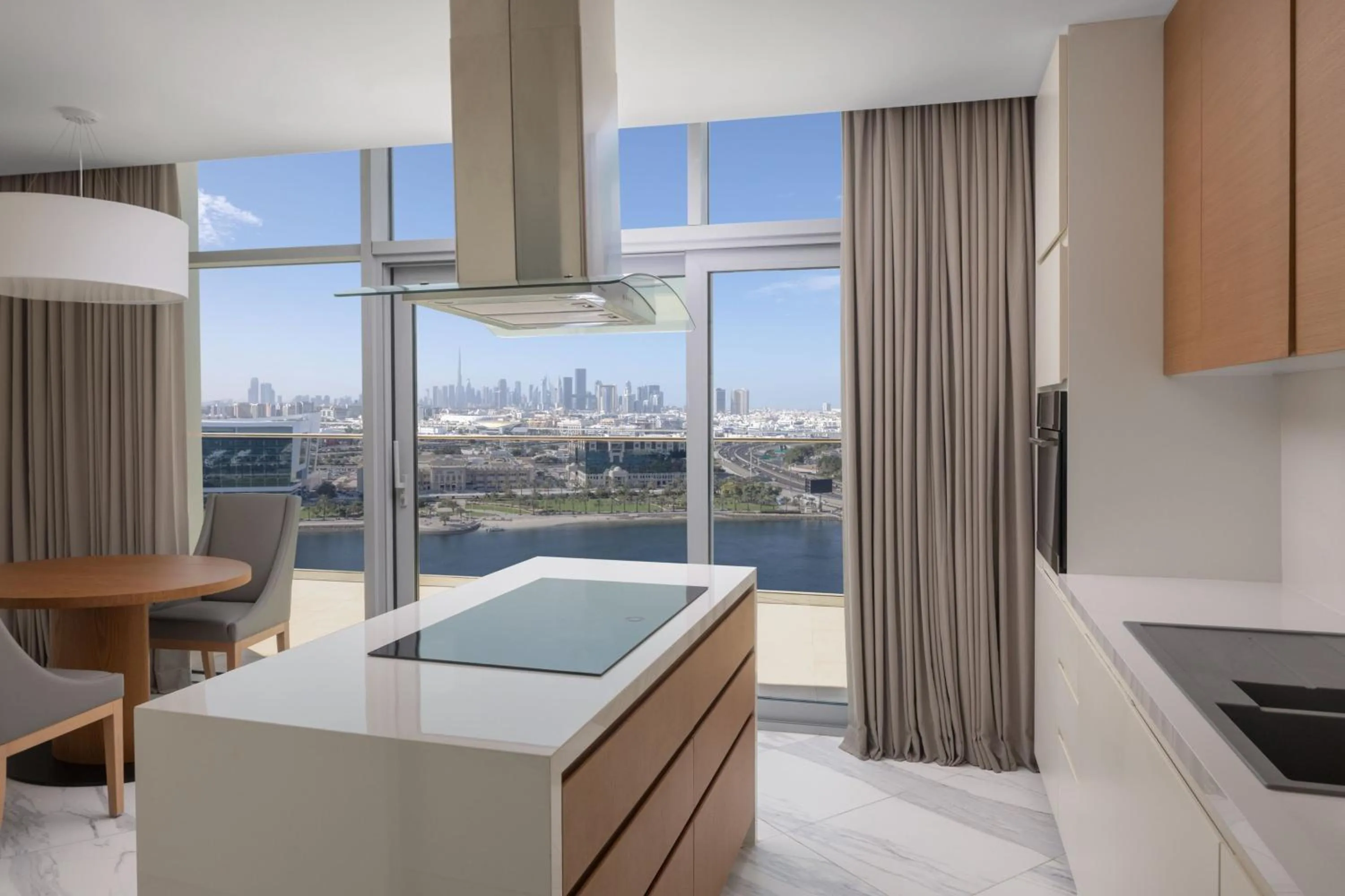 Swimming pool in Marriott Marquis Dubai Creek