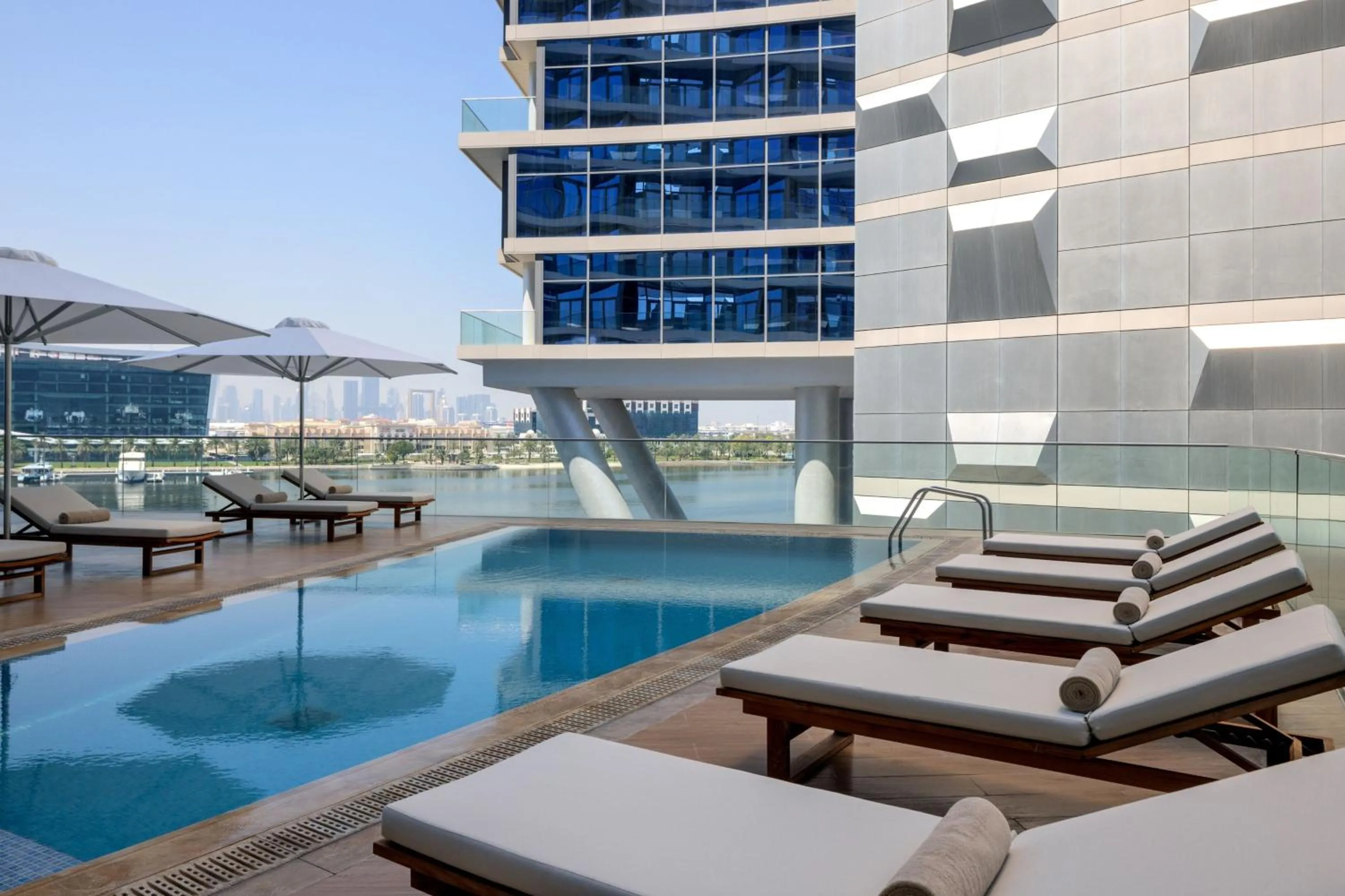 Swimming pool in Marriott Marquis Dubai Creek