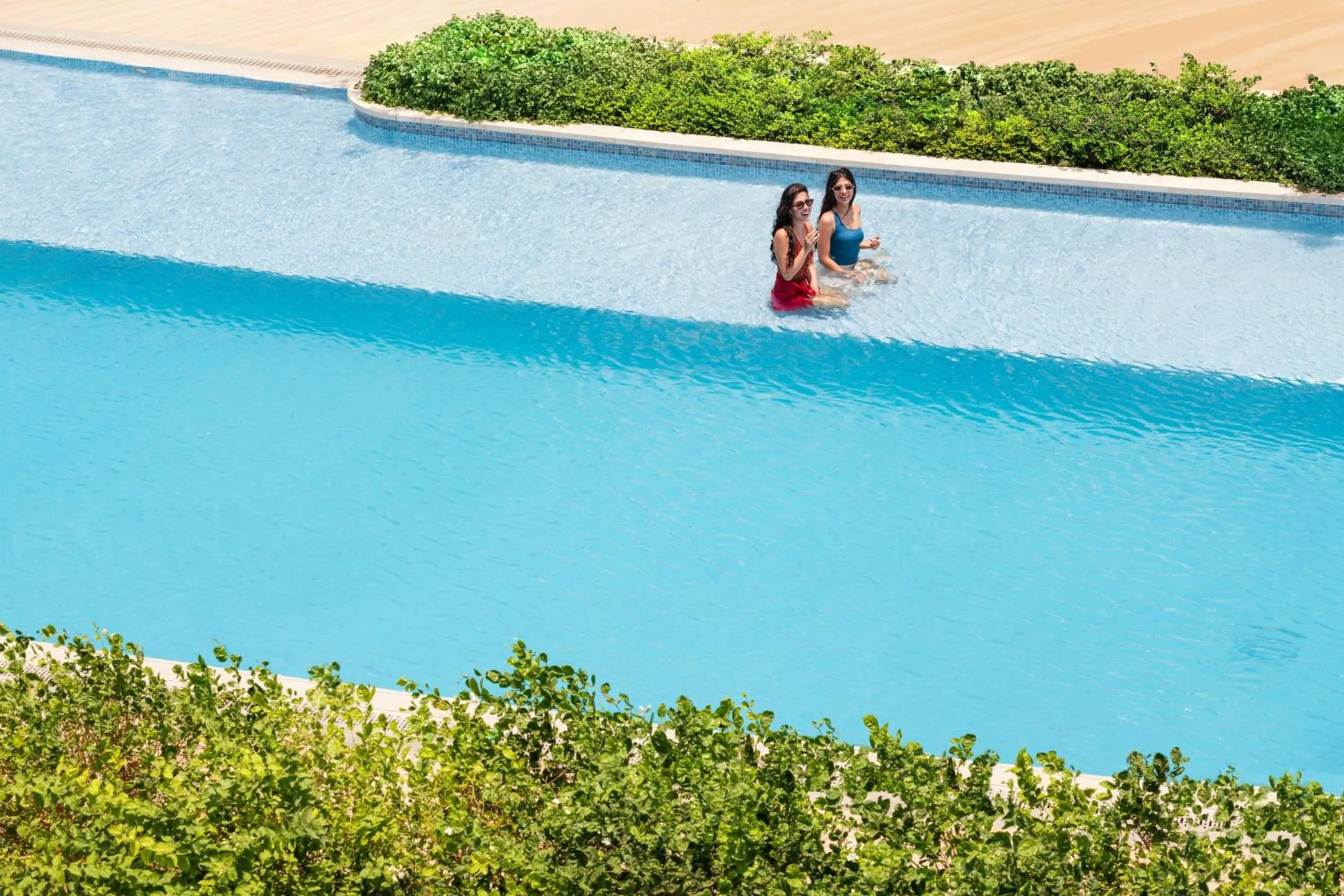 Swimming pool in Marriott Marquis Dubai Creek