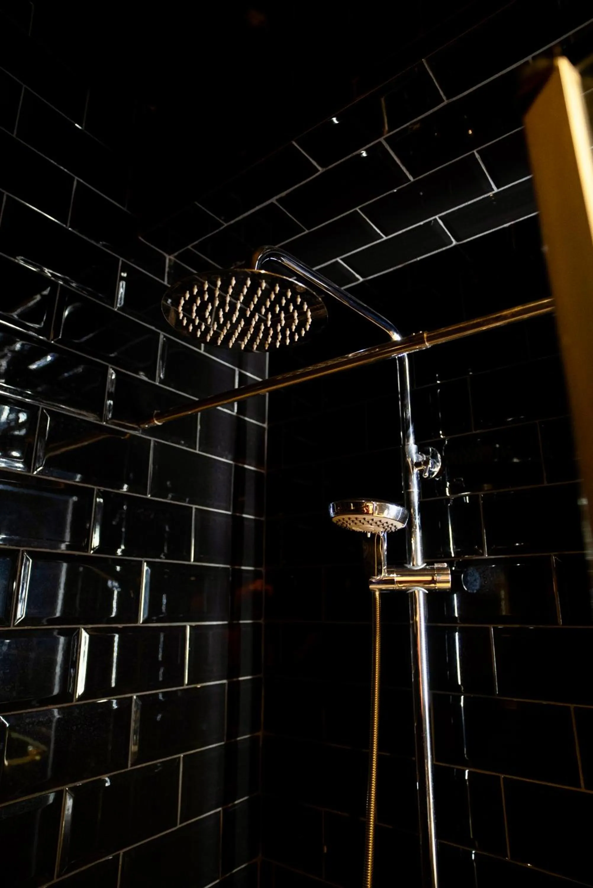 Shower in Hotel Lincoln Lounge