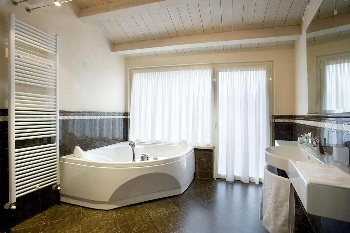 Bathroom, Bed in Monastero Resort & Spa - Garda Lake Collection