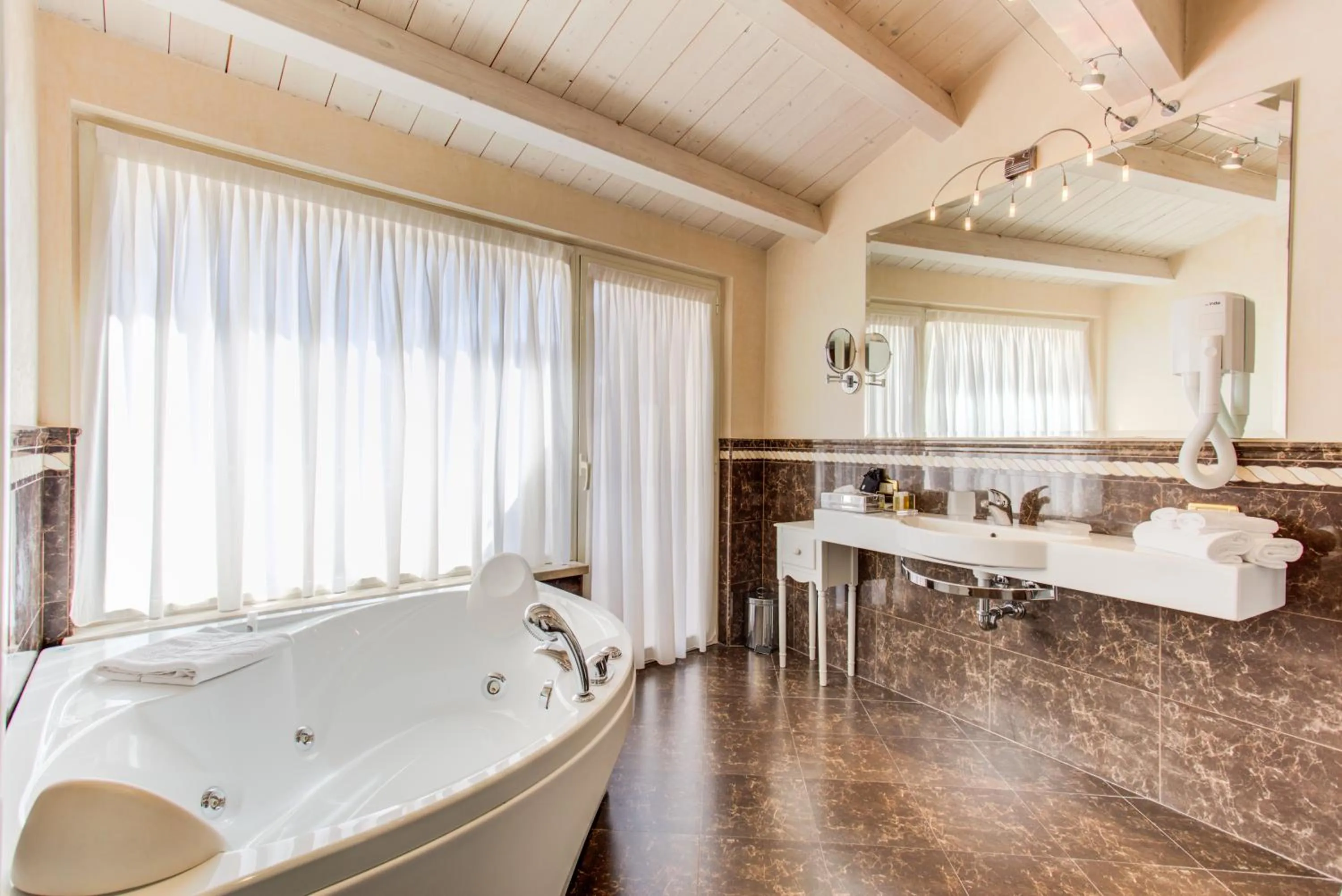 Hot Tub in Monastero Resort & Spa - Garda Lake Collection