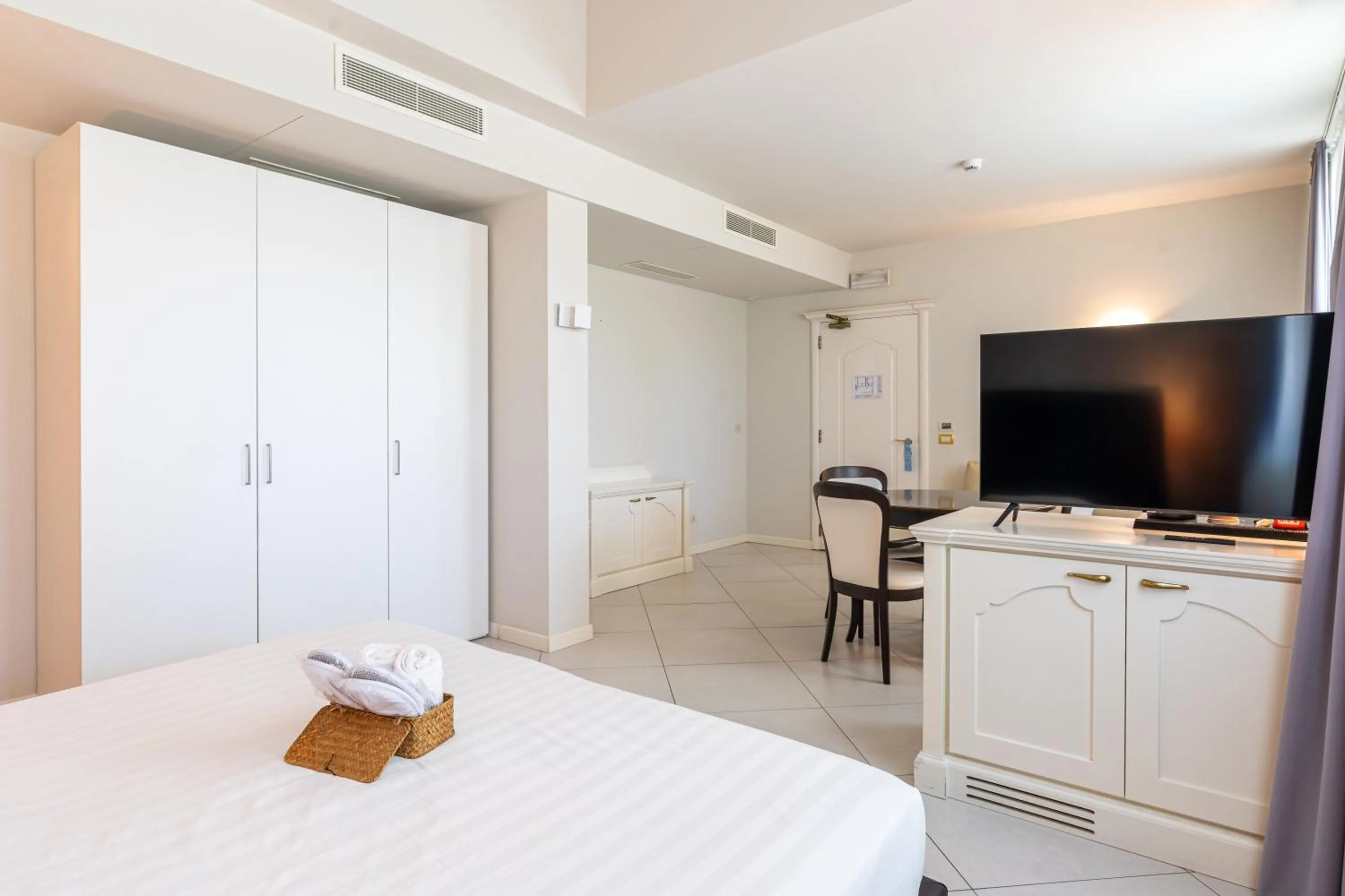 Living room, Bed in Monastero Resort & Spa - Garda Lake Collection