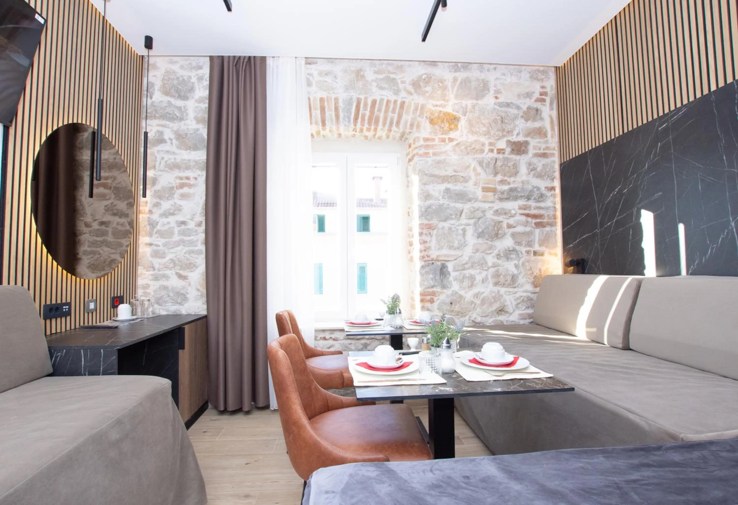 Breakfast in A Heritage Split