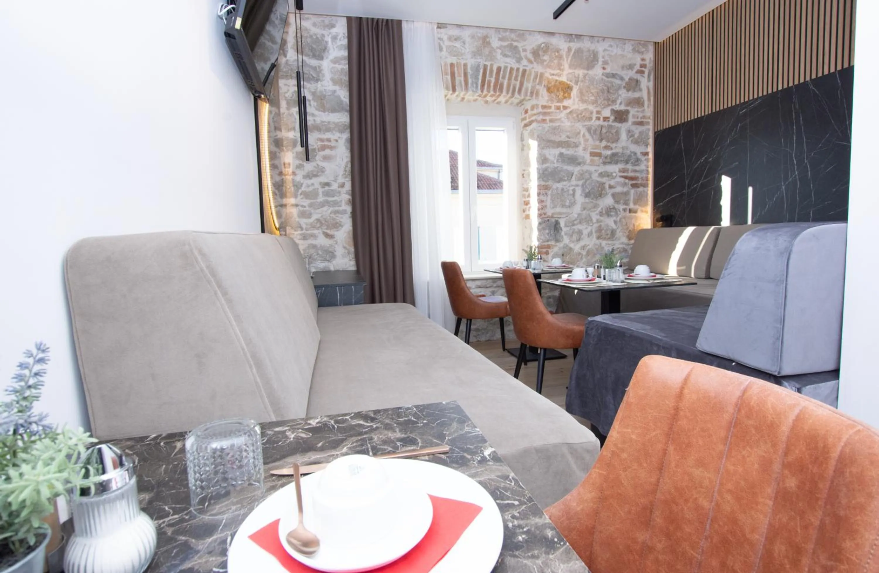 Breakfast in A Heritage Split