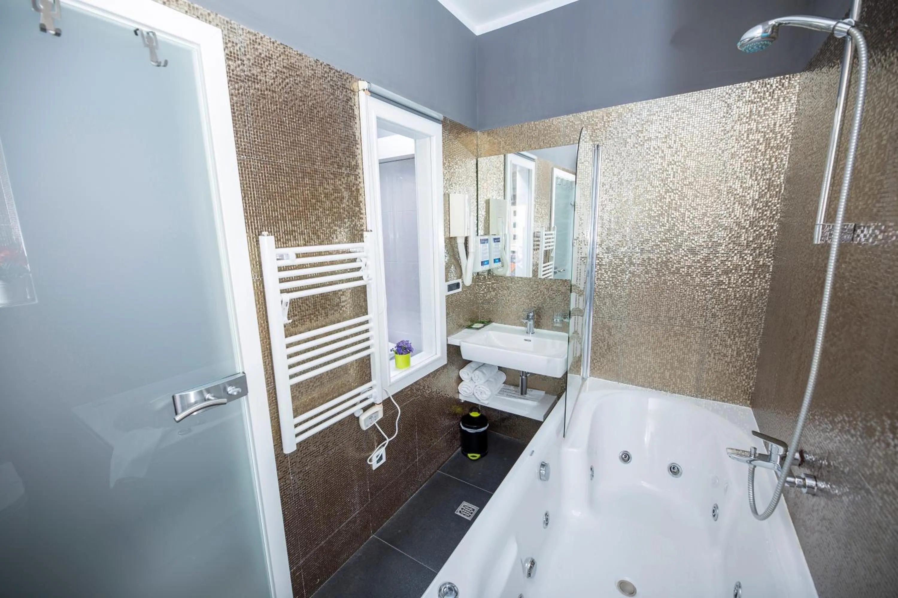 Shower in A Heritage Split