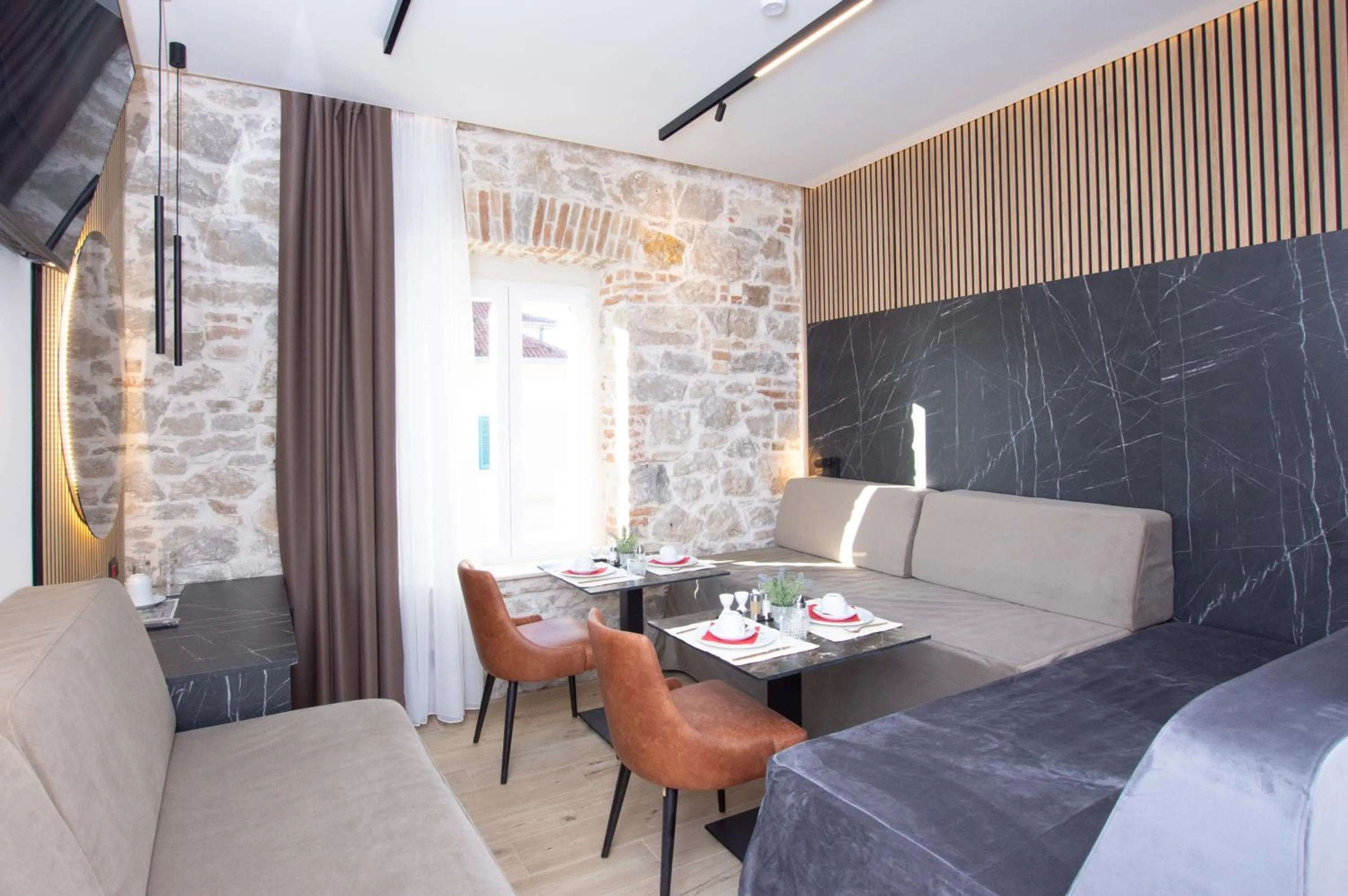 Breakfast in A Heritage Split