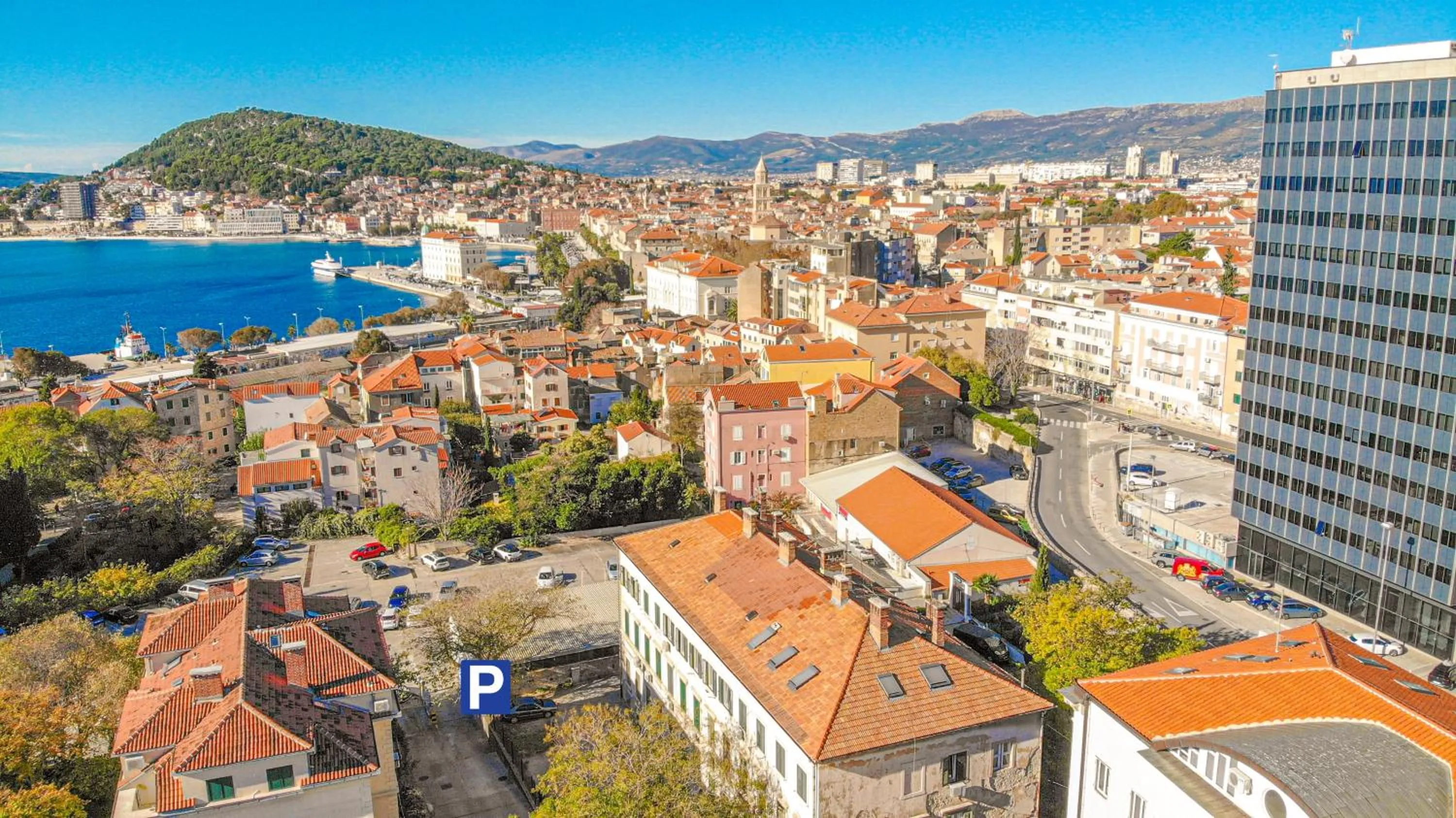 Neighbourhood in A Heritage Split